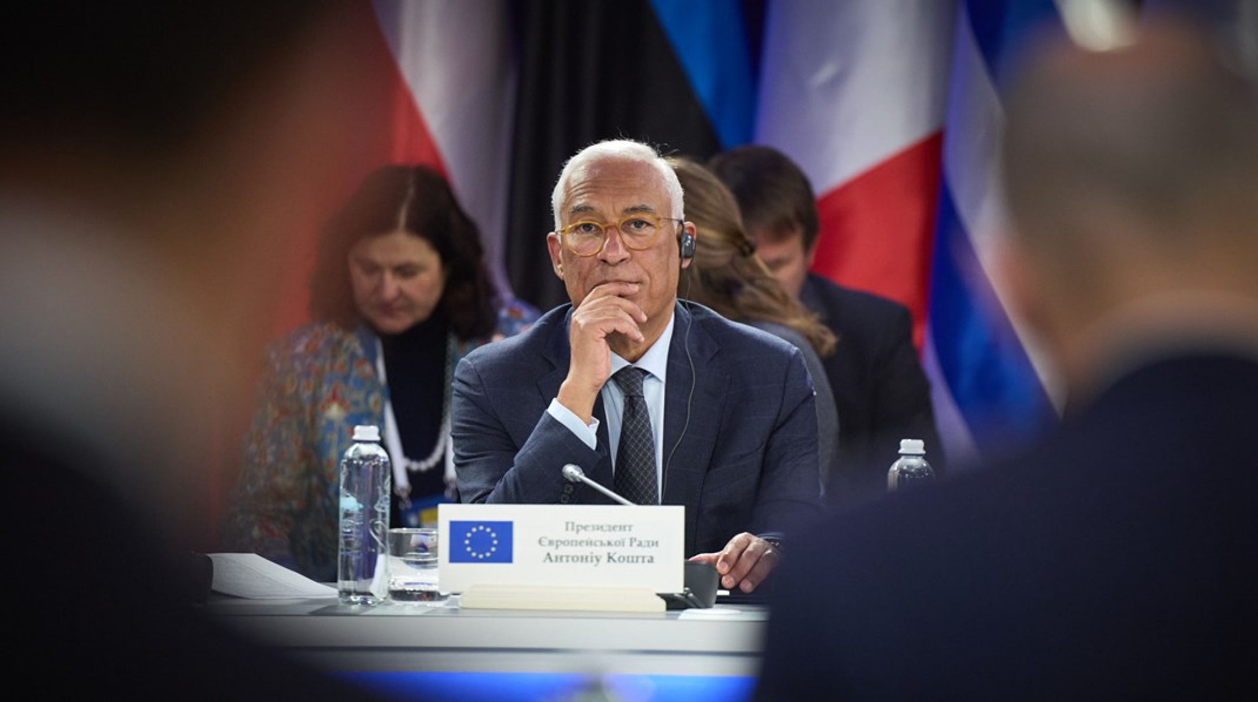 "Vi måste vara beredda att ge europeiska säkerhetsgarantier för att säkerställa en varaktig fred i Ukraina", skriver EU:s rådsordförande António Costa i sitt inbjudningsbrev till toppmötet på torsdag.