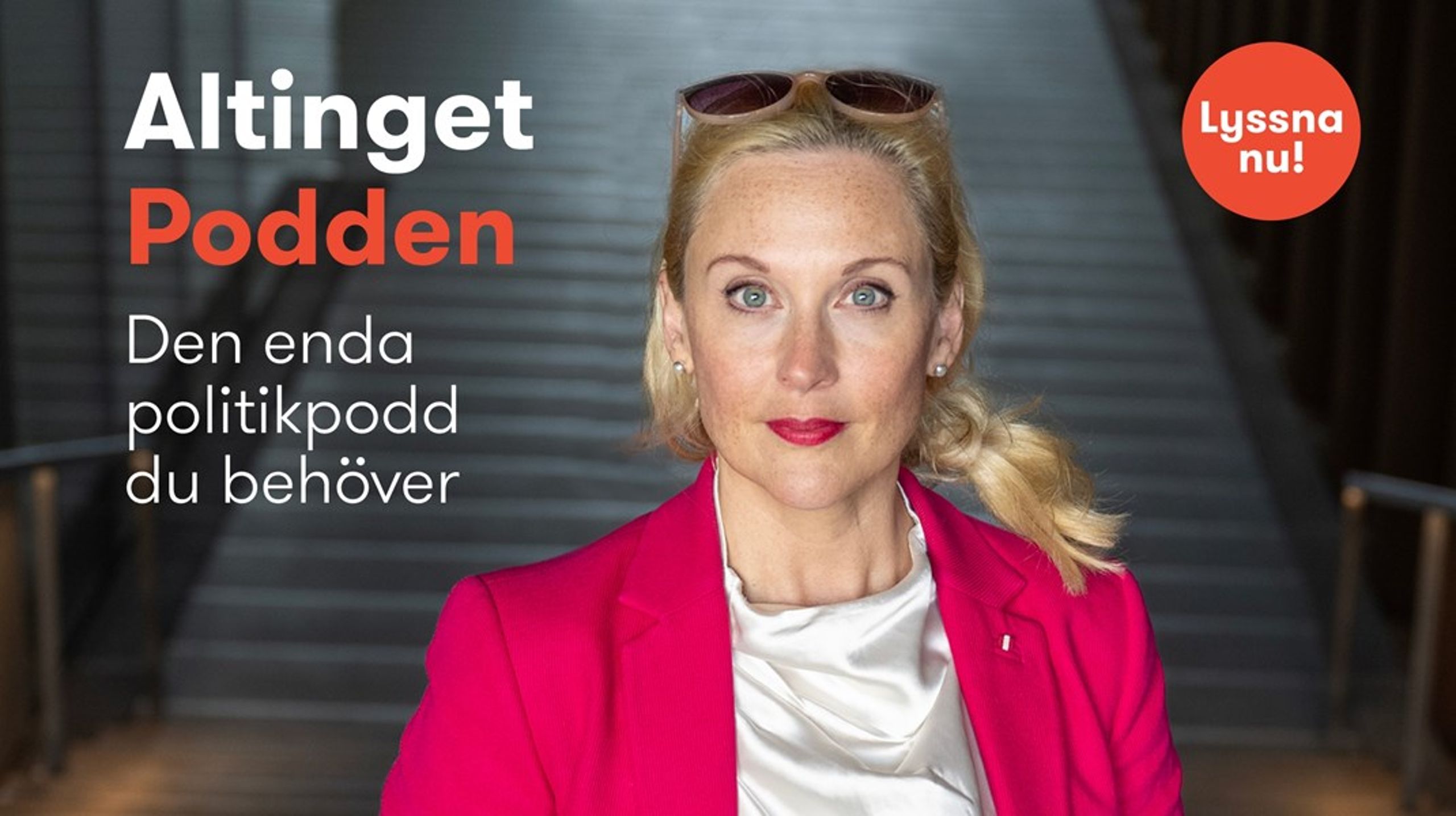 Altingetpodden programleds av Lisa Bjurwald.