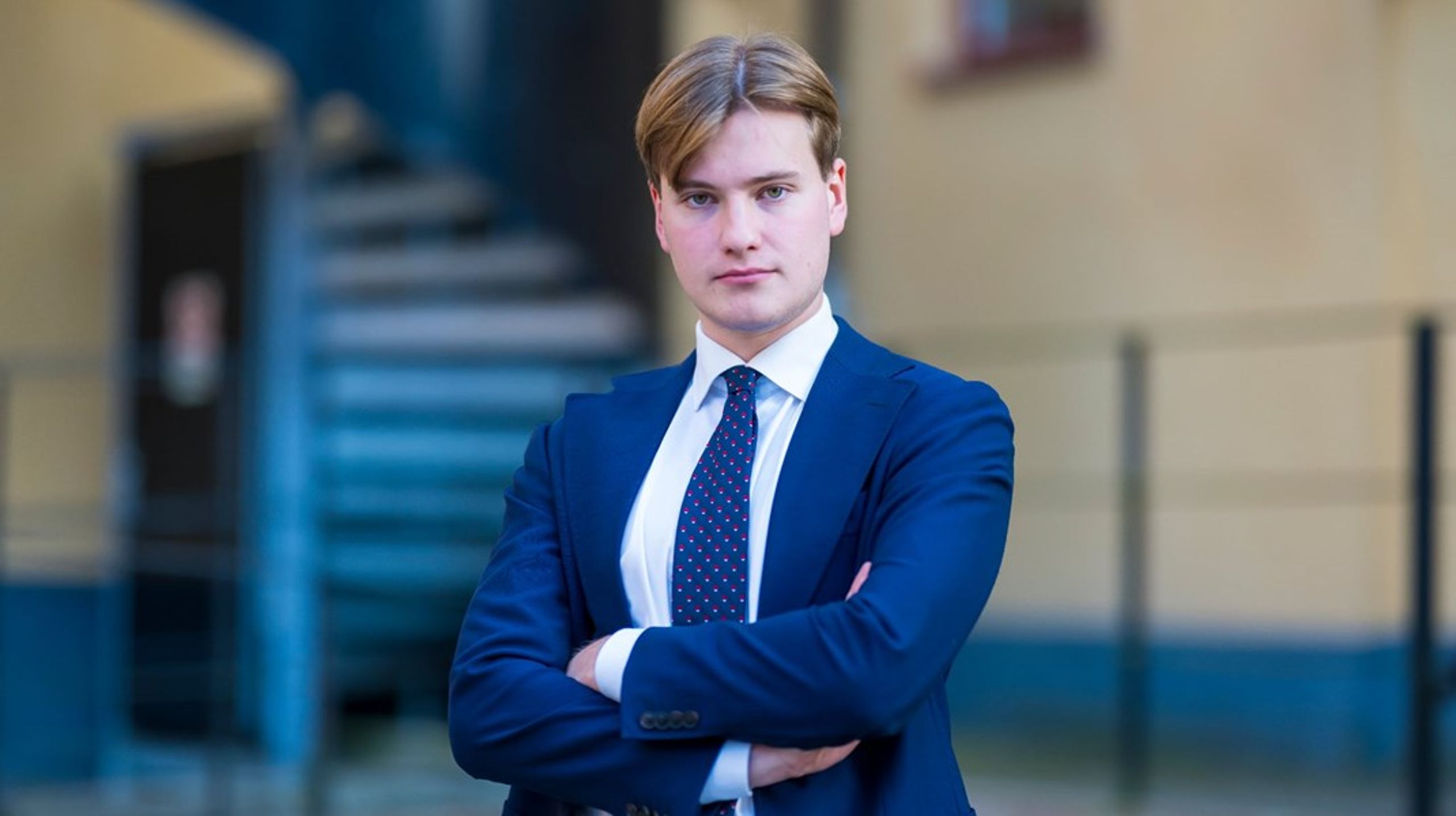 I stället för att låta utländsk arbetskraft konkurrera om svenska jobb bör vi fokusera på att få in de arbetslösa som redan finns här på arbetsmarknaden, skriver debattören.