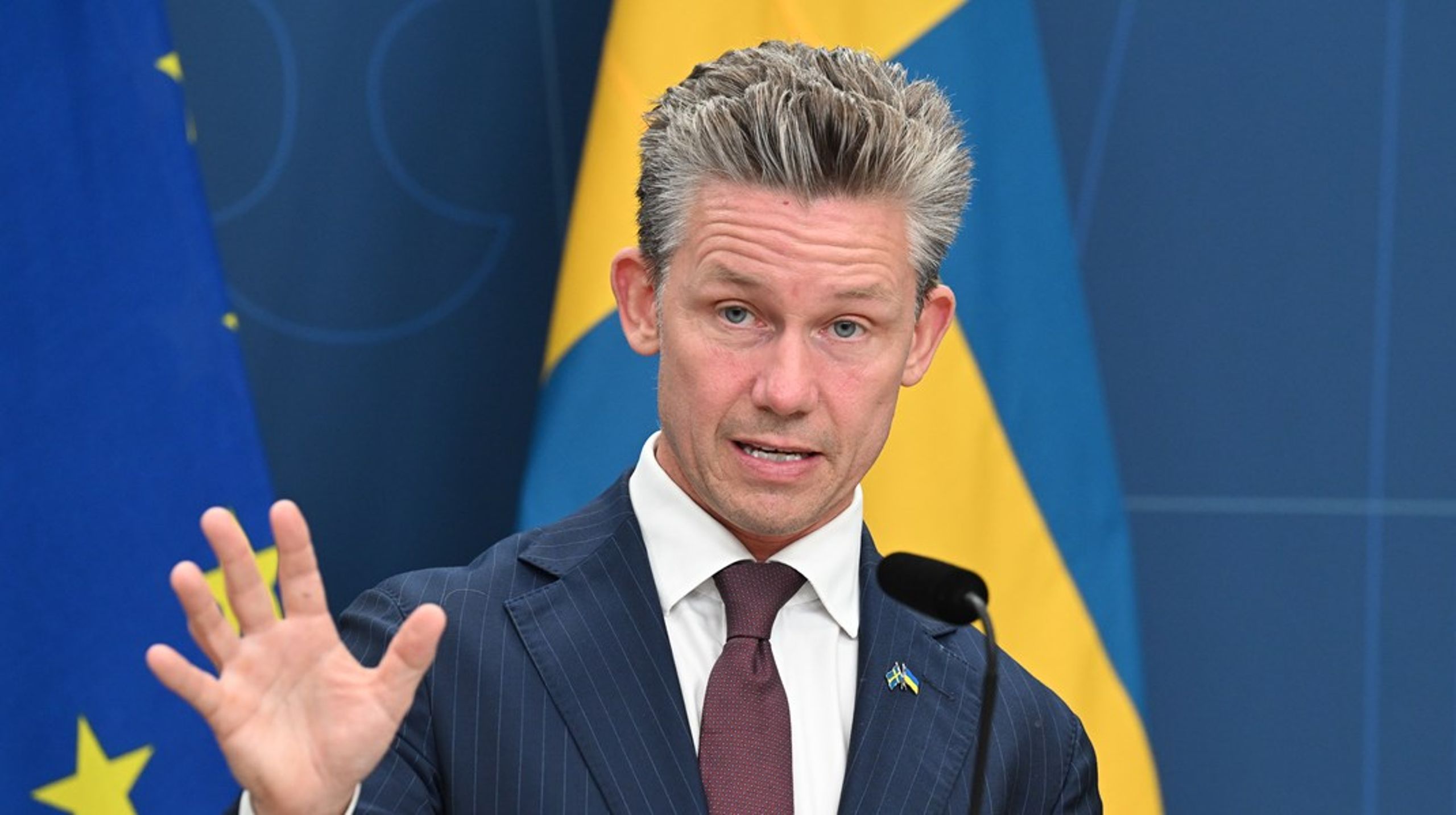 Försvarsminister Pål Jonson (M) ska på måndagen diskutera&nbsp;EU:s militära stöd till Ukraina tillsammans med sina EU-kollegor.&nbsp;