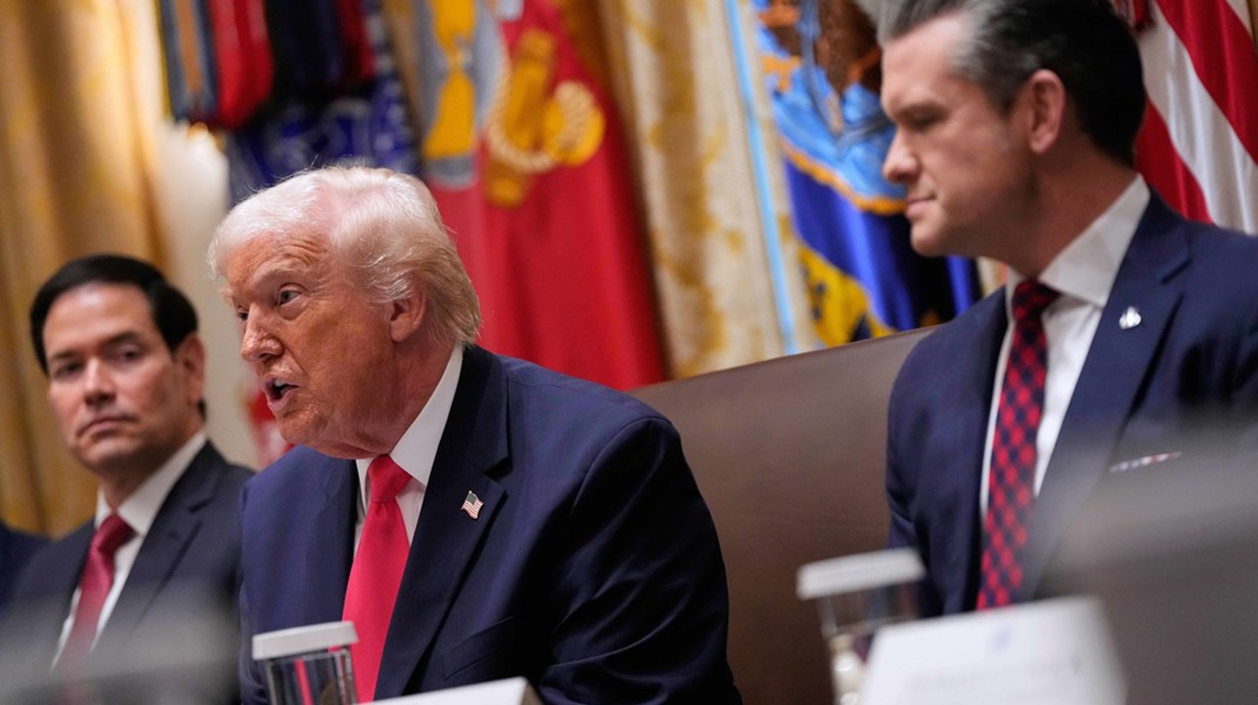 Nyligen gav USA beskedet att Europa ska leda Nato 2027. Samtidigt presenterade man en ny säkerhetsstrategi där Europa pekas ut som&nbsp;odemokratiskt och som en civilisation på väg att raderas ut. Strategin har välkomnats av Ryssland, men slog ner som en bomb bland flera europeiska ledare.&nbsp;