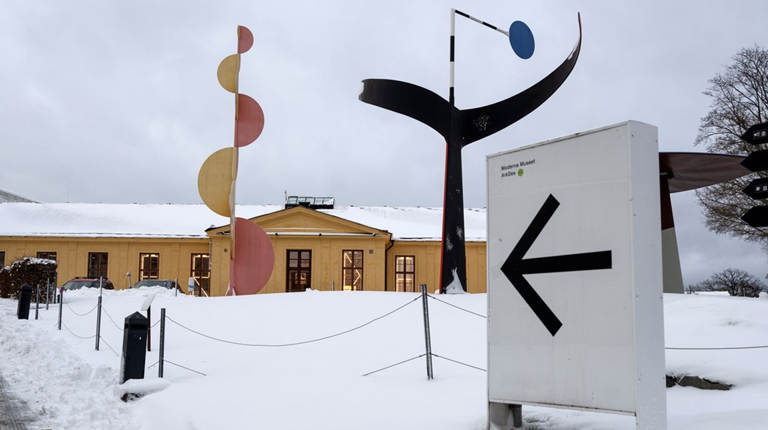 Arkdes och Statens konstråd avvecklas vid årsskiftet. Personalen och verksamheten kommer inordnas i Moderna museet.