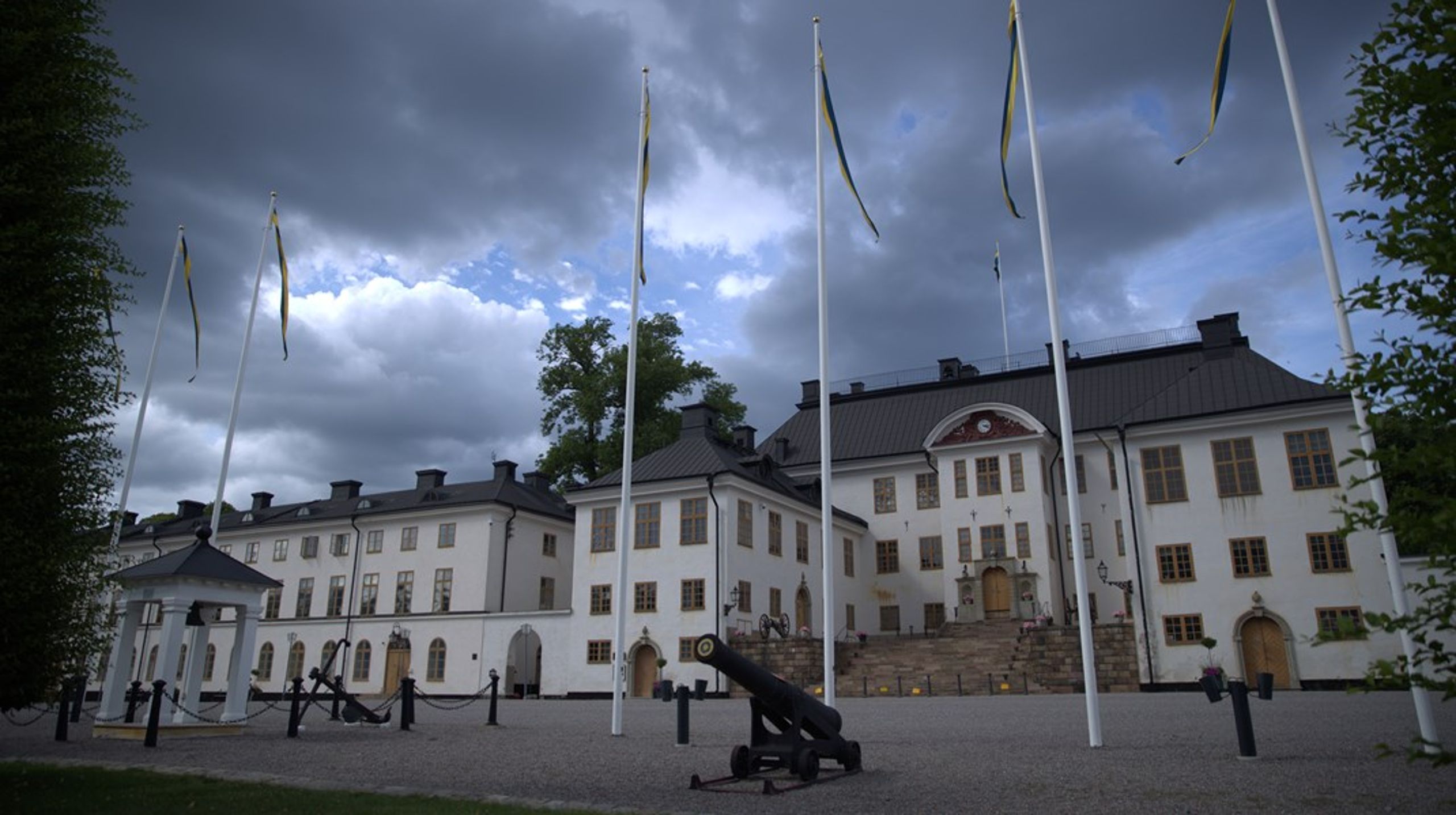 Totalt har 35 personer sökt tjänsten som överdirektör för Fortifikationsverket. På listan finns flera bekanta namn.&nbsp;