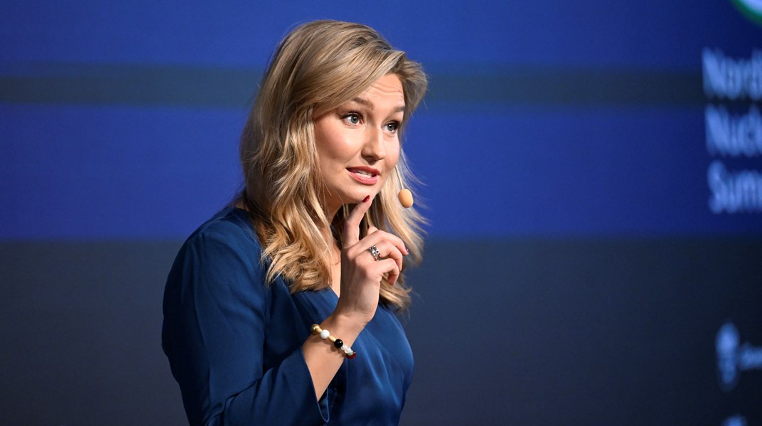 Debattörerna är inte imponerade av energiminister Ebba Buschs (KD) arbete för energieffektivisering.