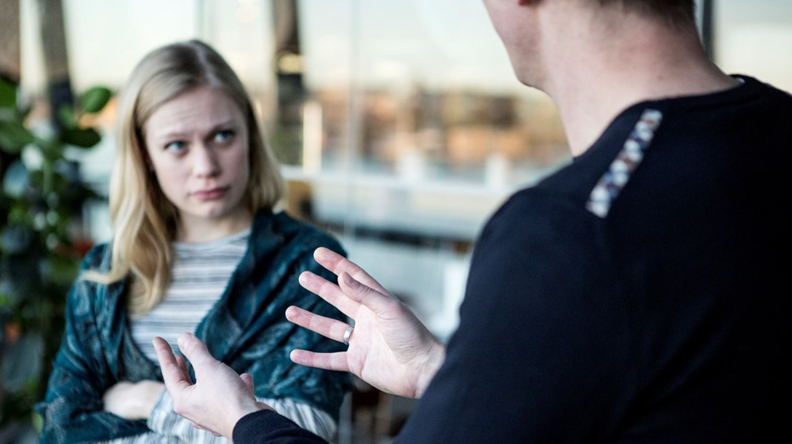 Ett vanligt problem är att människor, organisationer och andra aktörer talar om oss autister och inte med oss, skriver debattörerna.