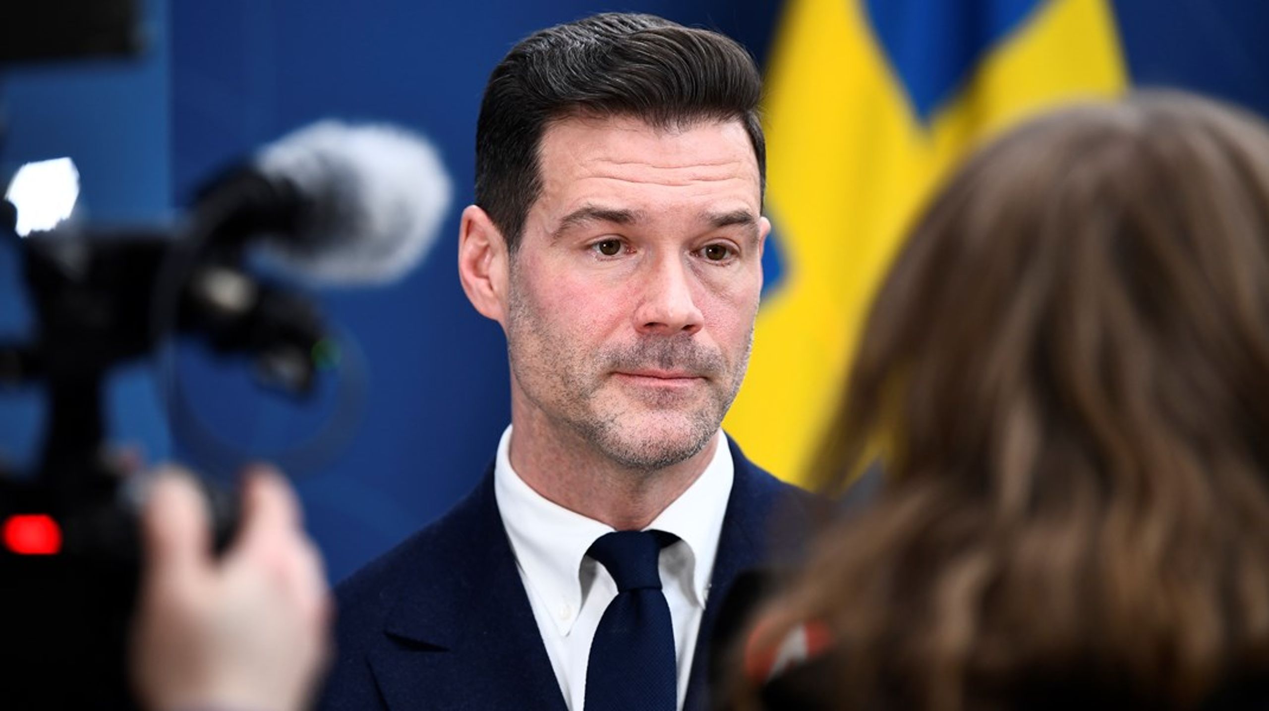 Migrationsminister Johan Forssell (M) anser att förslagen på anpassningar av svensk lag gör att EU:s nya migrationspolitik också fungerar i praktiken. Men remissinstanserna menar att det saknas konsekvensbeskrivningar och hade velat ha mer tid på sig att inkomma med synpunkter.
