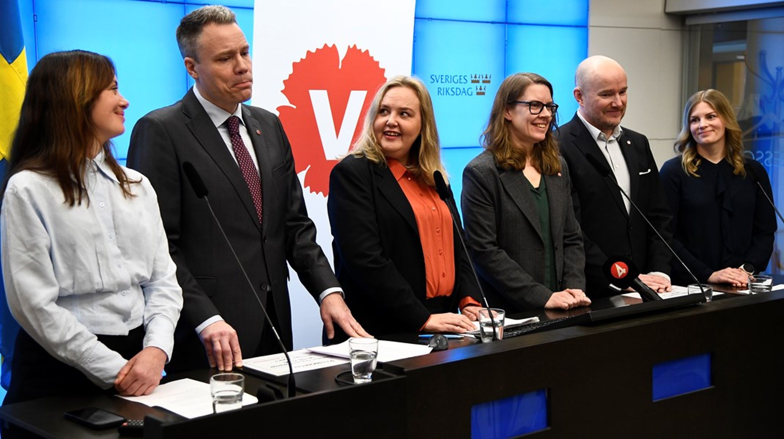 Ida Gabrielsson, vice partiledare och ekonomisk-politisk talesperson, ska leda Vänsterpartiets nya arbetsgrupp. Från vänster: Maria Garmer, Daniel Bernmar,&nbsp;Linda Jonsson, Tobias Smedberg och&nbsp;Sandra Sönnergren.