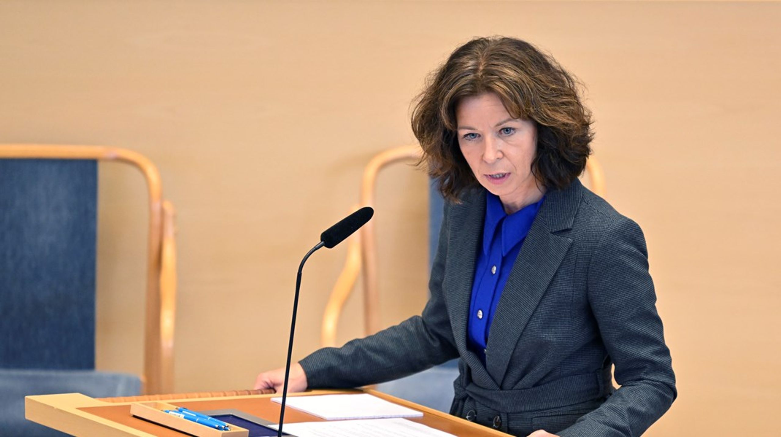 Eva Lindh (S) debatterade kooperativ utveckling med energi- och näringsminister Ebba Busch i torsdags. Lindh är inte lugnad av beskeden om varför regeringen har dragit in förordningen.&nbsp;