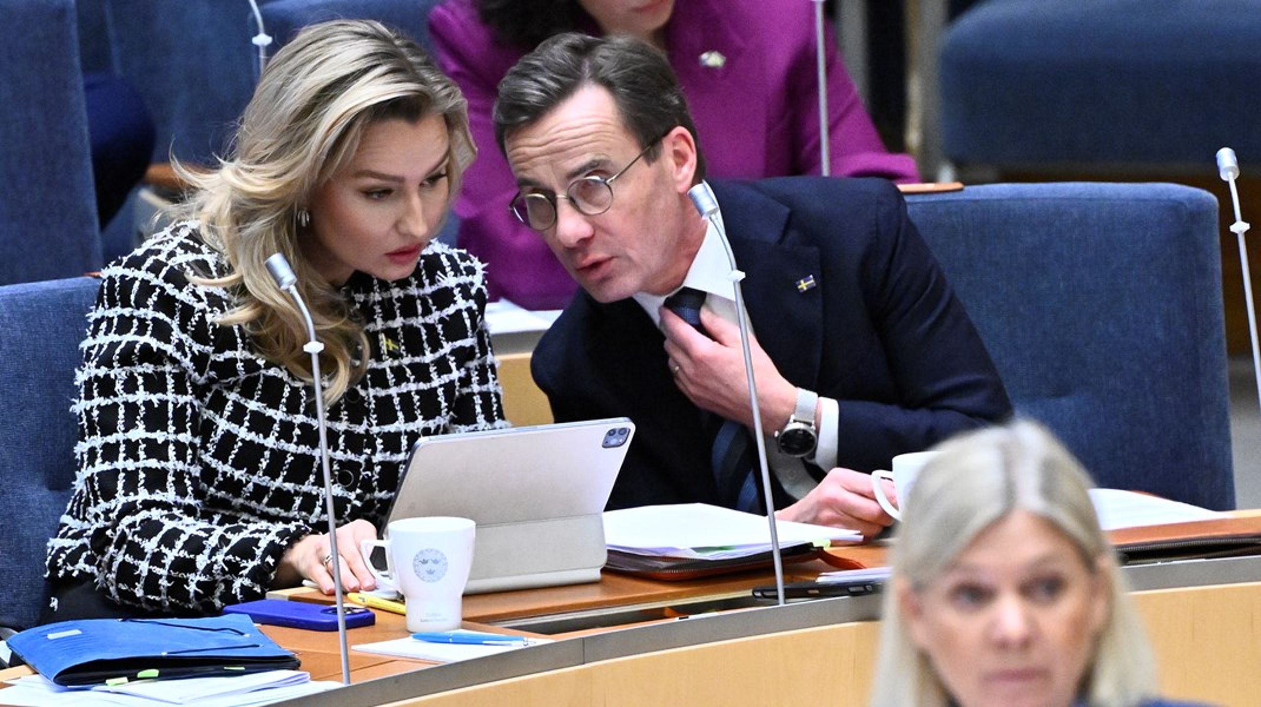 Kiruna trilskades om en gruvetablering, nu har regeringen kört över kommunen. Kommunen är S-styrd, men från S i riksdagen får regeringen stöd.