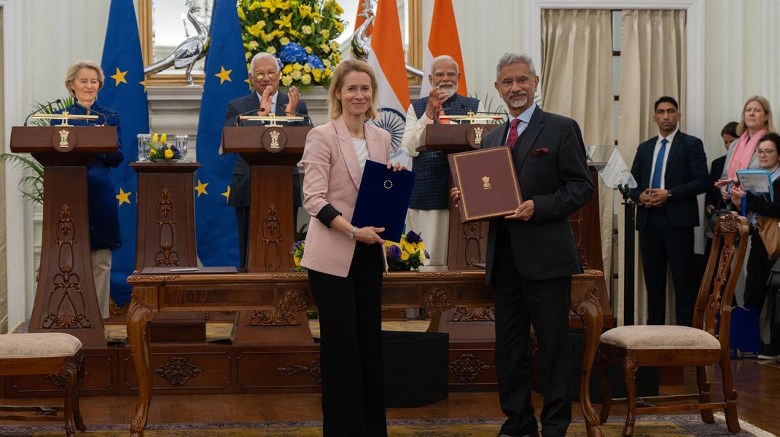 EU-kommissionens vice ordförande tillika unionens utrikeschef, Kaja Kallas, och Indiens utrikesminister&nbsp;Subrahmanyam&nbsp;Jaishankar vid en signeringsceremoni i New Dehli.