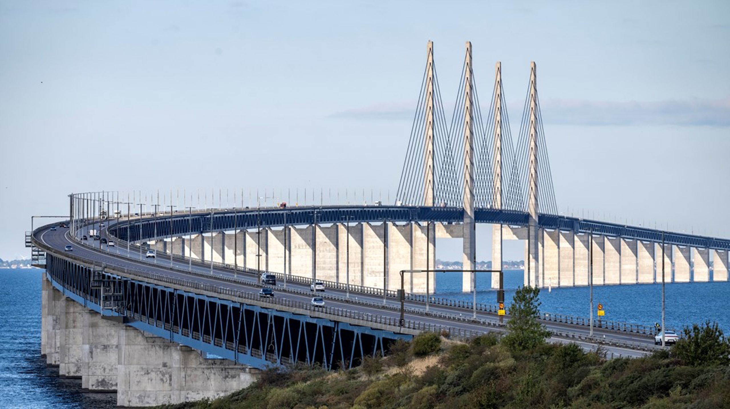 En ny fast förbindelse över Öresund skulle avlasta Öresundsbron, skriver debattörerna.