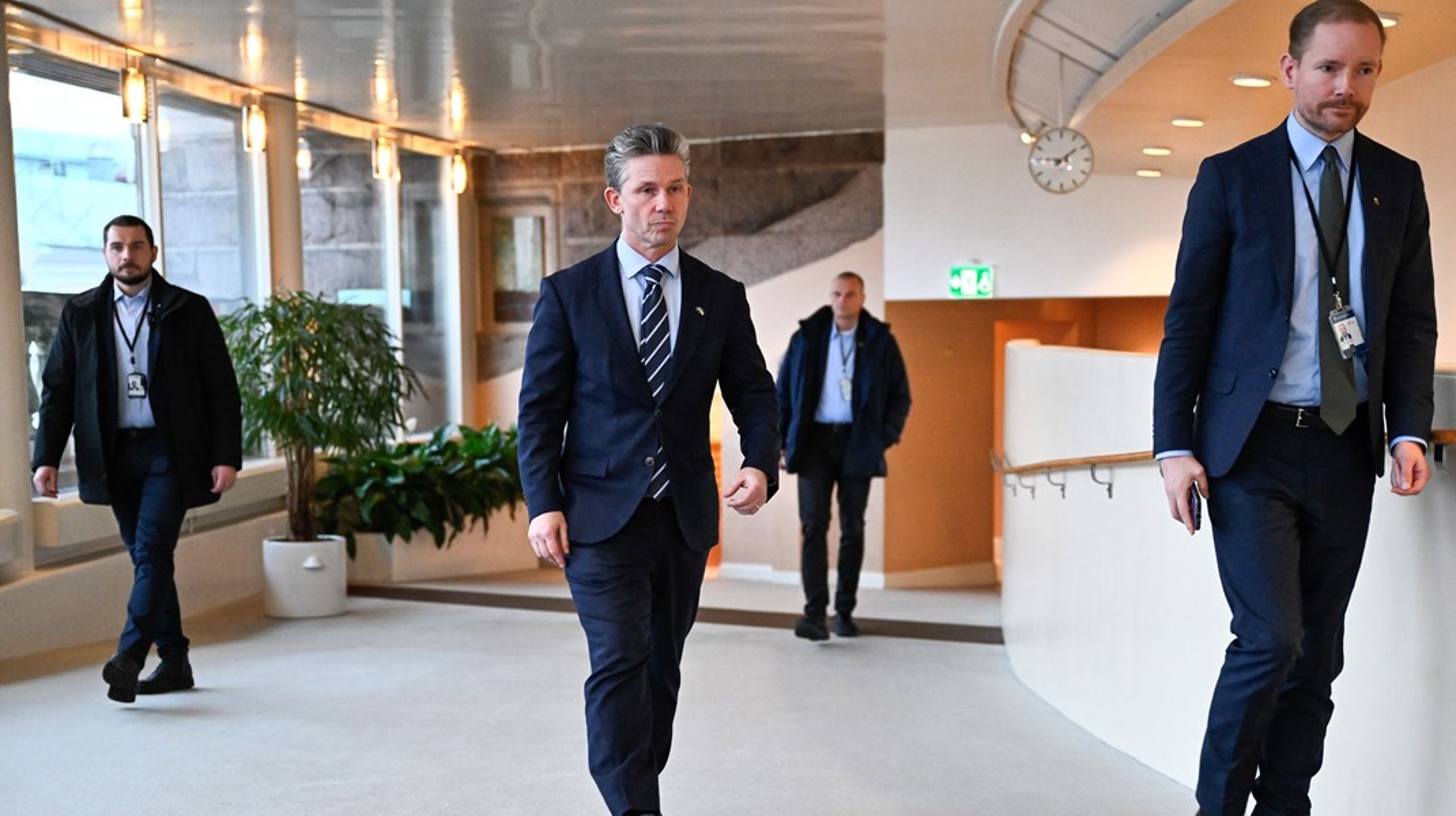 Försvarsminister Pål Jonson (M) vill bland annat att försvarsberedningen ska&nbsp;lämna förlag på hur hinder för försvarets tillväxt kan undanröjas.&nbsp;
