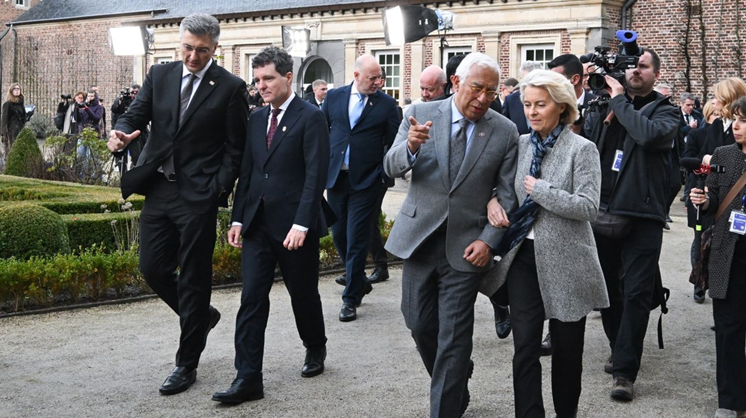 När EU-länderna går i olika takt ska de länder som släpar fötterna efter sig inte få bromsa de övriga, anser bland annat Europeiska rådets ordförande António Costa och EU-kommissionens ordförande Ursula von der Leyen.&nbsp;