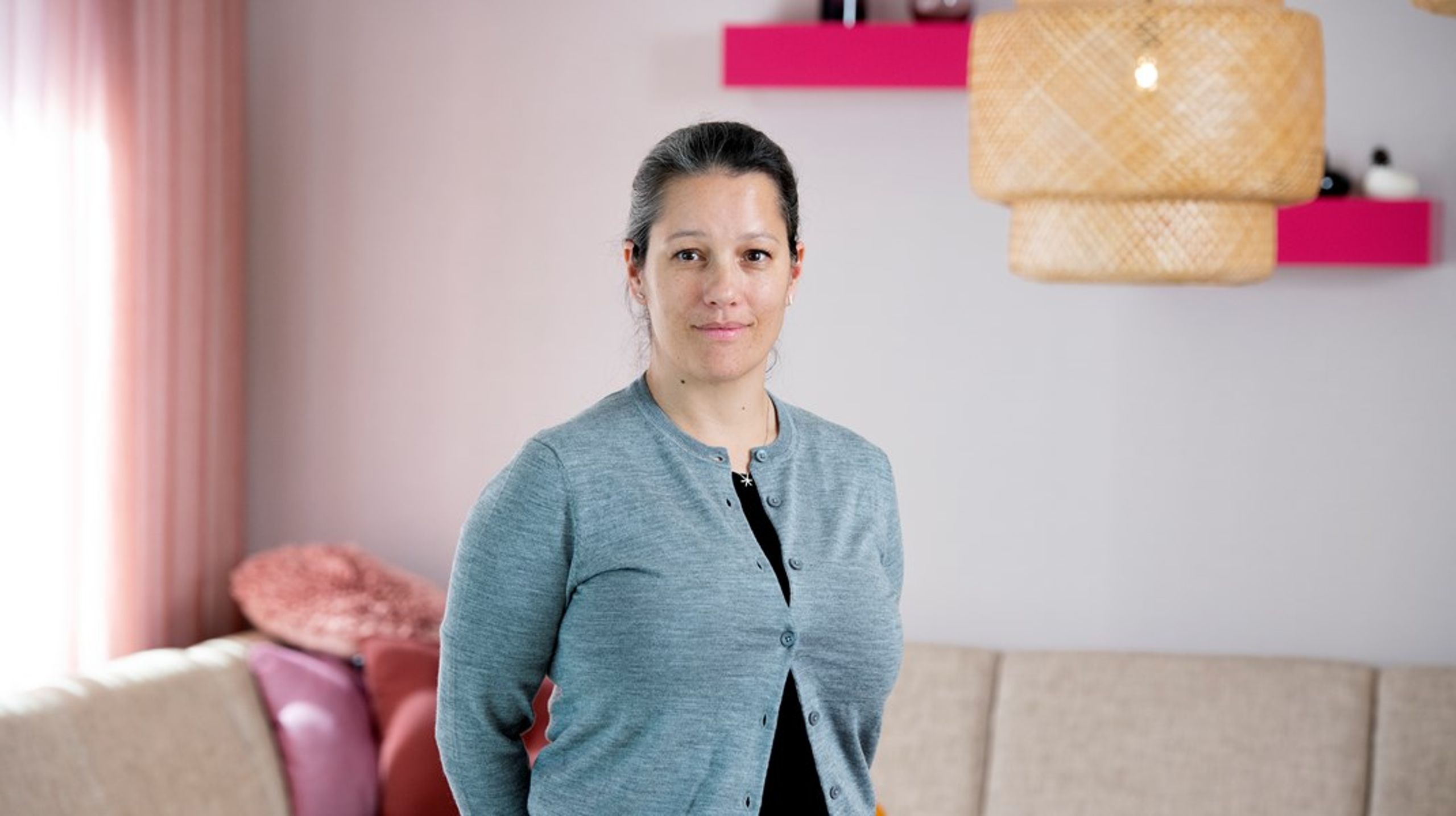 Folkbildningsrådets ordförande Inger Ashing anklagades i samband med beslutet om indraget statsbidrag för Kista folkhögskola för att bara ha drivit på för ett enda beslutsalternativ. Ledamoten som framförde anklagelsen, professor Johan Söderman, hoppade av styrelsen nåra dagar senare.