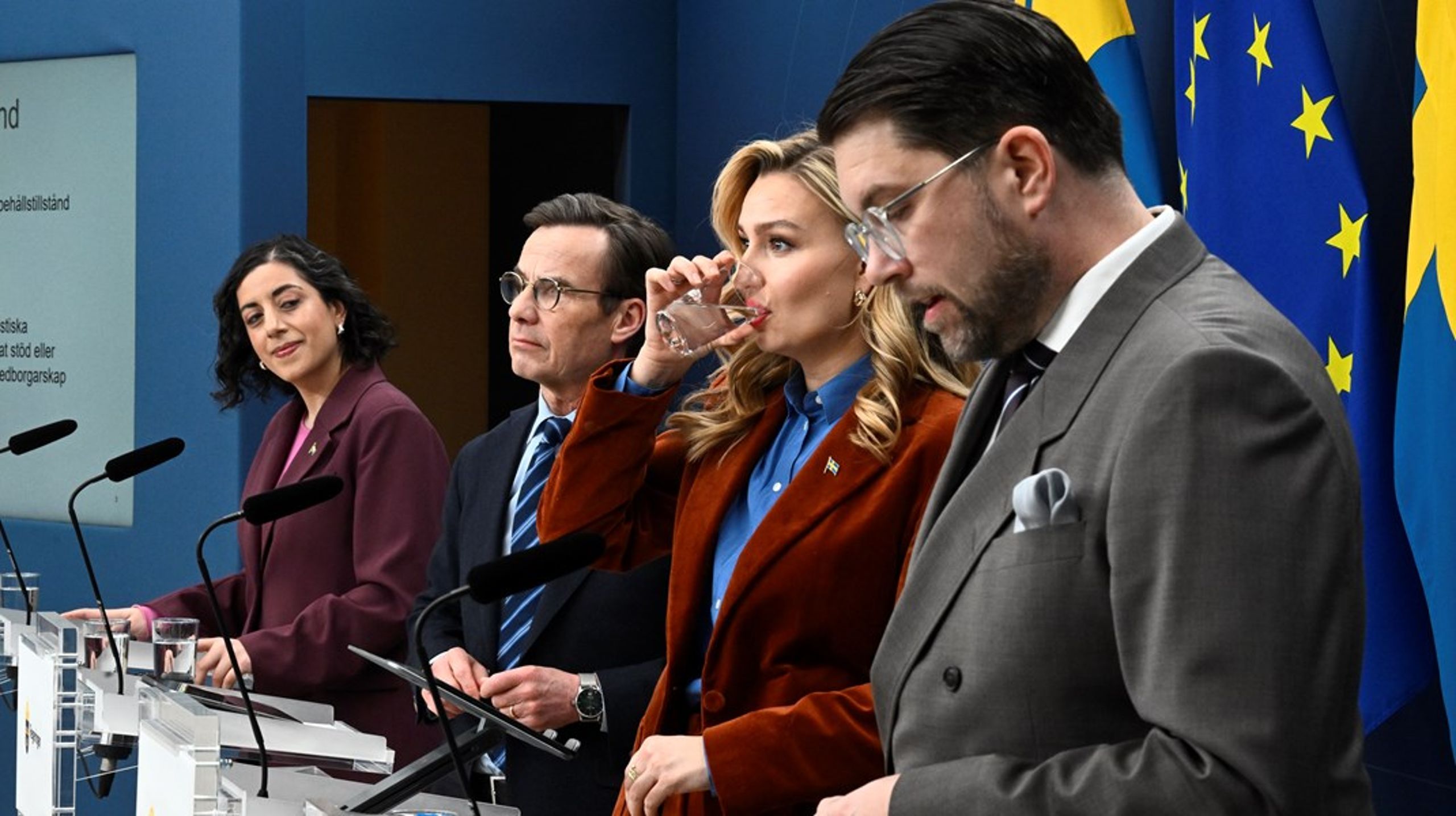 Partiledarna för de fyra Tidöpartierna är överens om att pausa tonårsutvisningarna, men också att vård- och omsorgspersonal ska undantas från kravet på 90 procent av medianlön vid arbetskraftsinvandring.&nbsp;