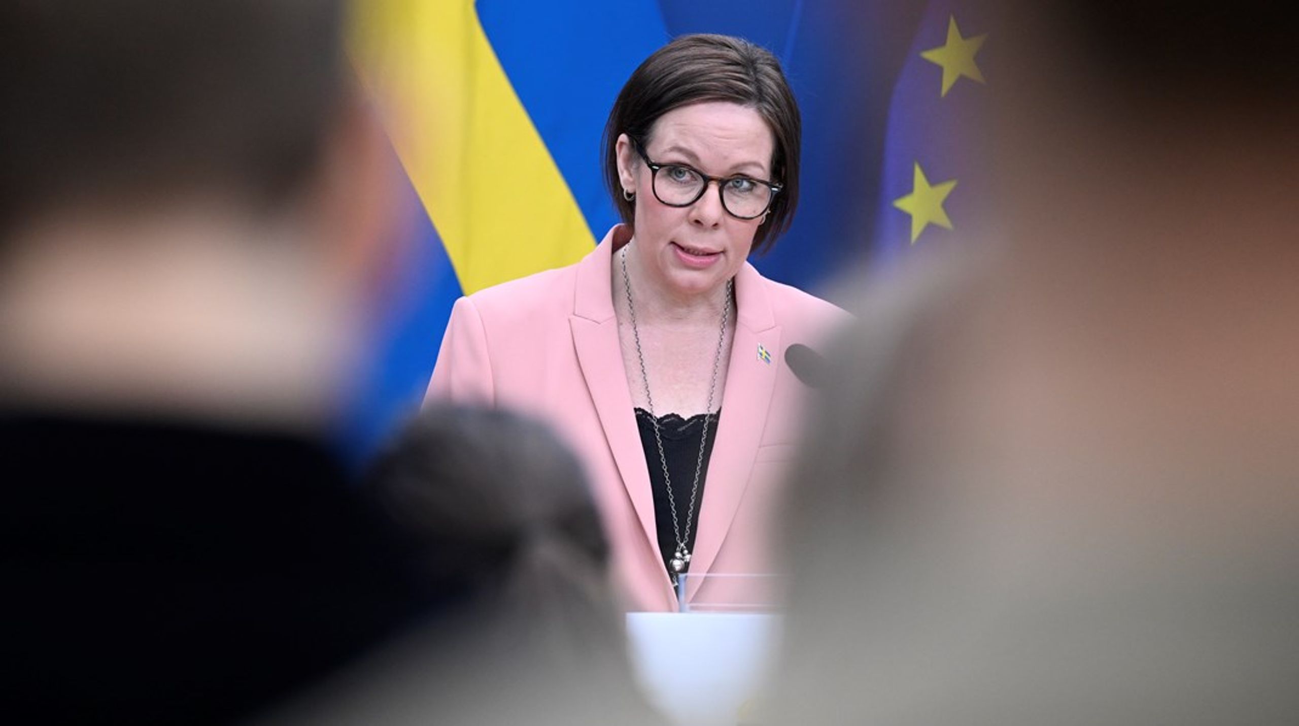 Som utrikesminister är Maria Malmer Stenergard (M) chef för utrikesdepartementet.&nbsp;”Man bröts ner totalt och kände att man aldrig gjorde tillräckligt”, berättar en person&nbsp;som gjort praktik på UD.