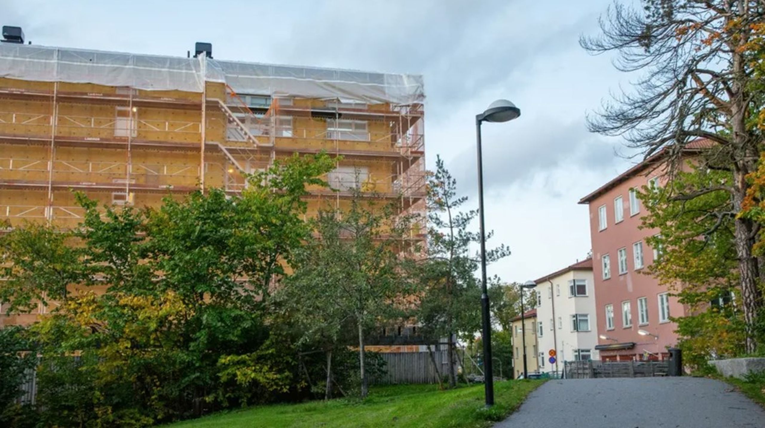 Frågan om att ställa mer direkta renoveringskrav på bostadsbeståndet har varit omdebatterad under hela förhandlingen om energiprestandadirektivet.&nbsp;