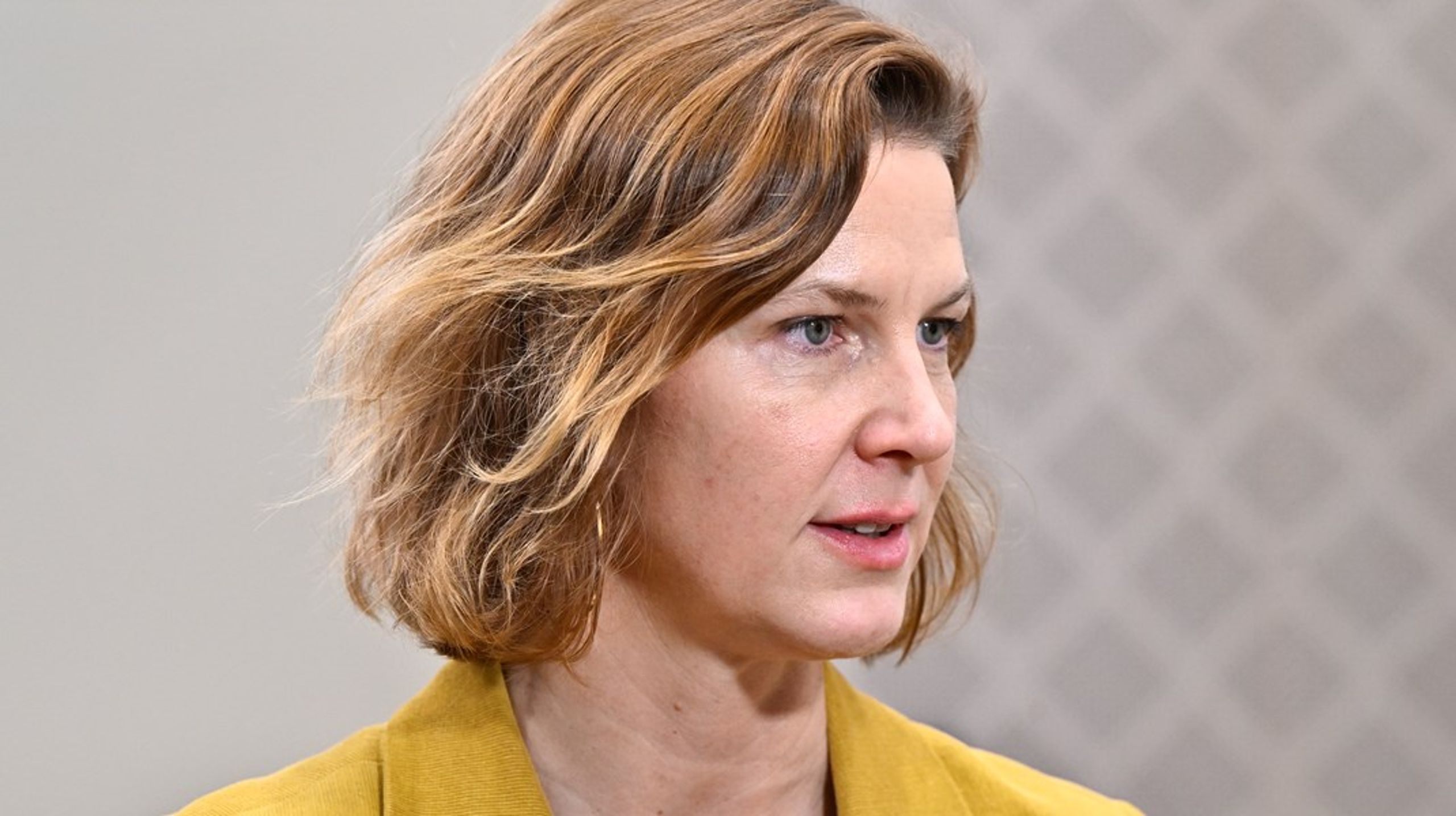 Jämställdhetsminister Nina Larsson (L) säger att den längre tiden för förberedelser kommer att innebära bättre möjligheter att jobba mot lönediskriminering.