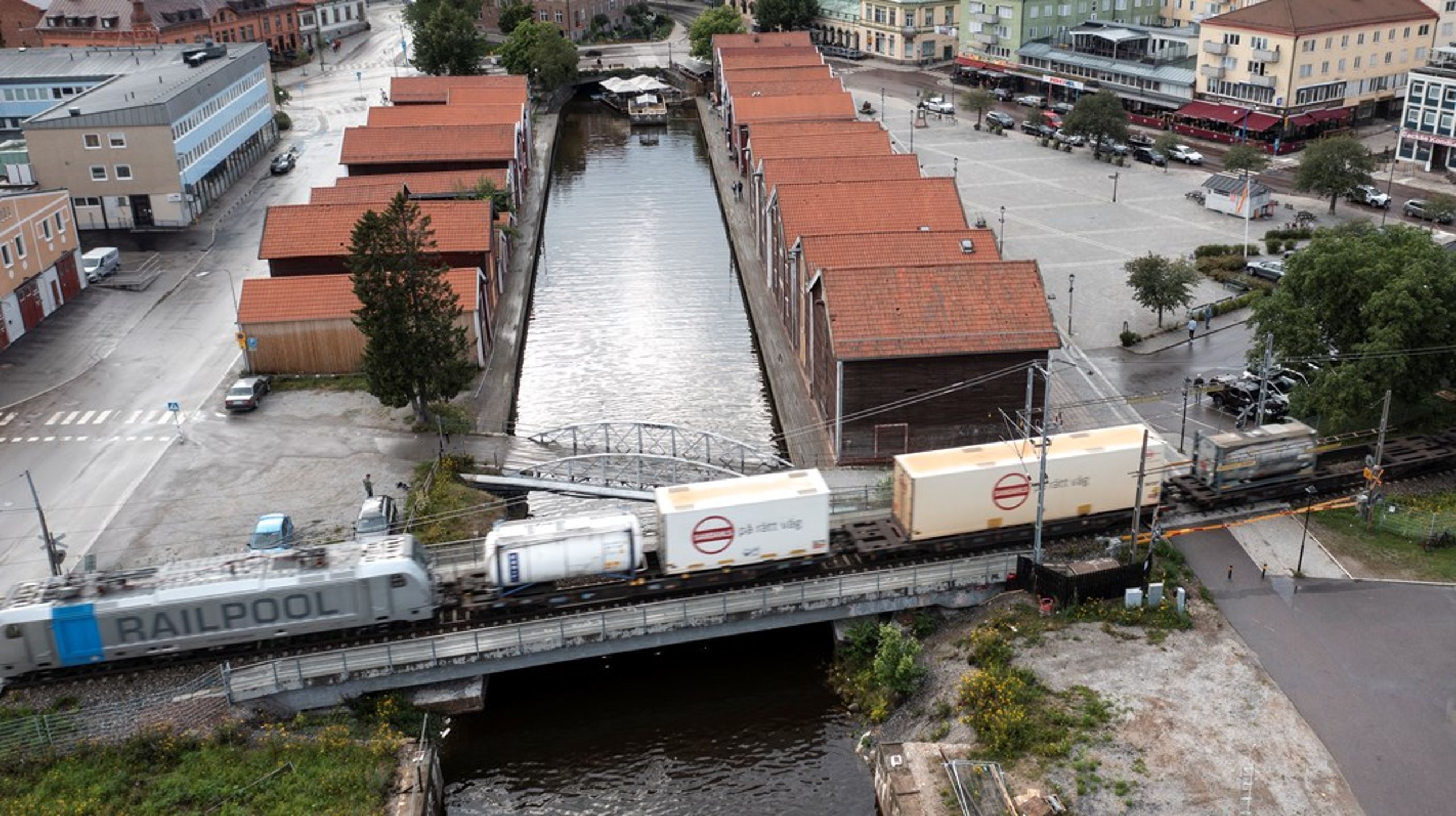 ”Stödet från nyckelaktörer är stort. Exempelvis konstaterar Green Cargo i sitt remissvar att flertalet av godstrafikens kunder norr om Gävle är lokaliserade längs kusten”, skriver debattörerna.&nbsp;