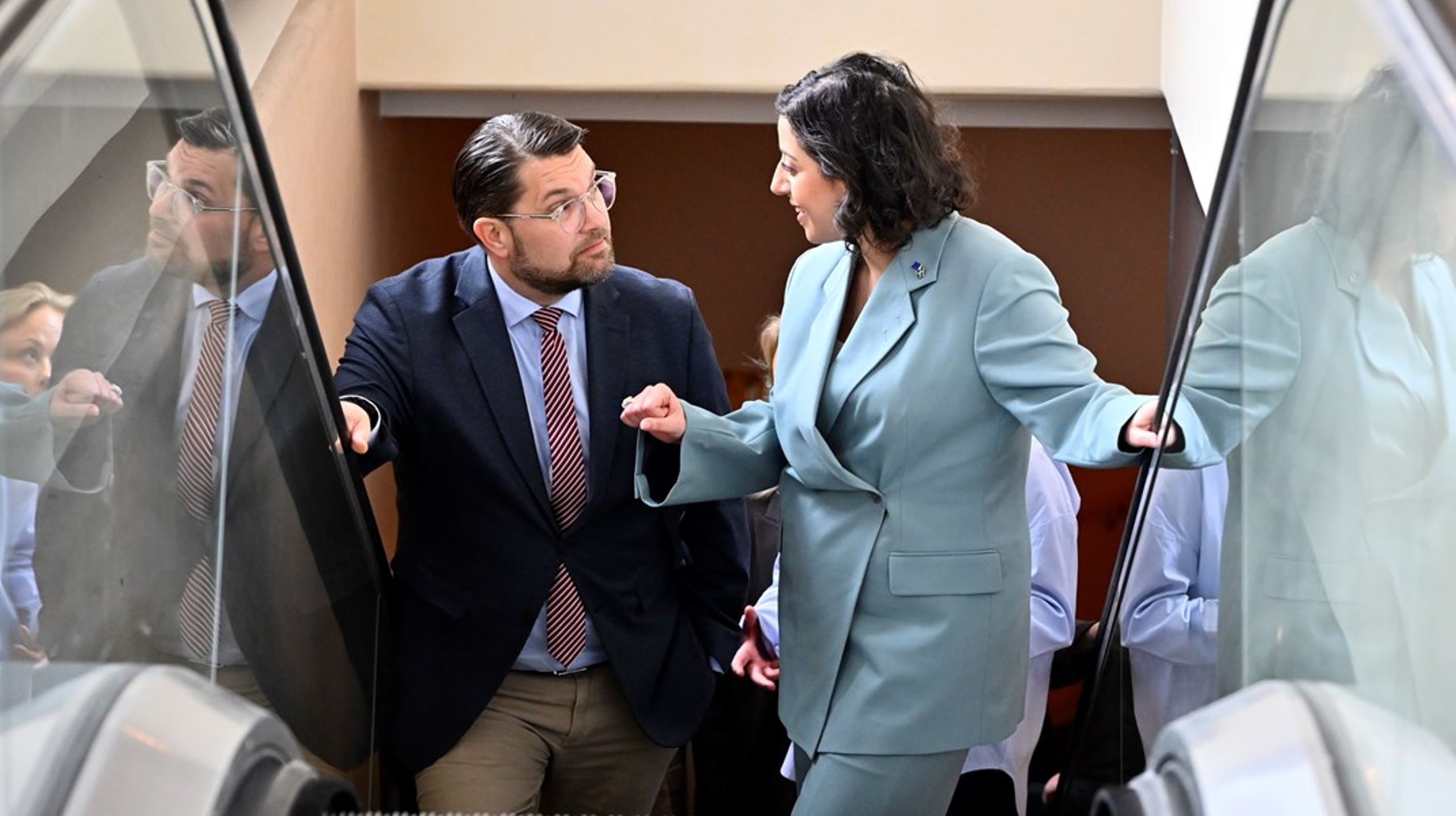 ”Sverigelöftet”,
ett avtal mellan L och SD med 15 punkter, var det som krävdes för att L skulle
säga ja till SD i regering.