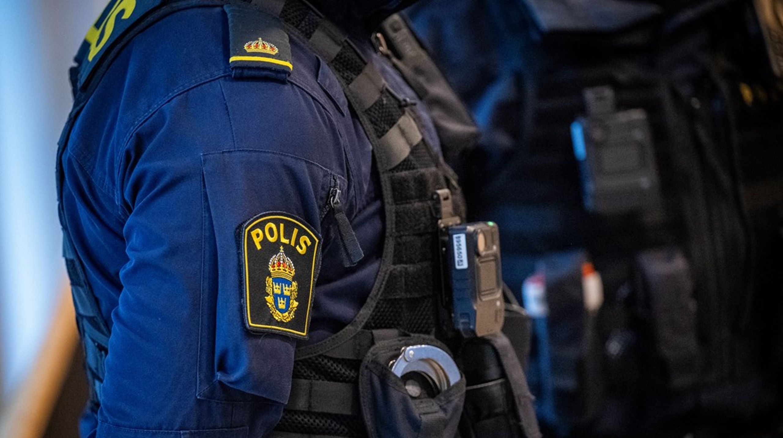 Reformen om en betald polisutbildning är ett led i regeringens övergripande arbete för att öka antalet poliser i hela landet.