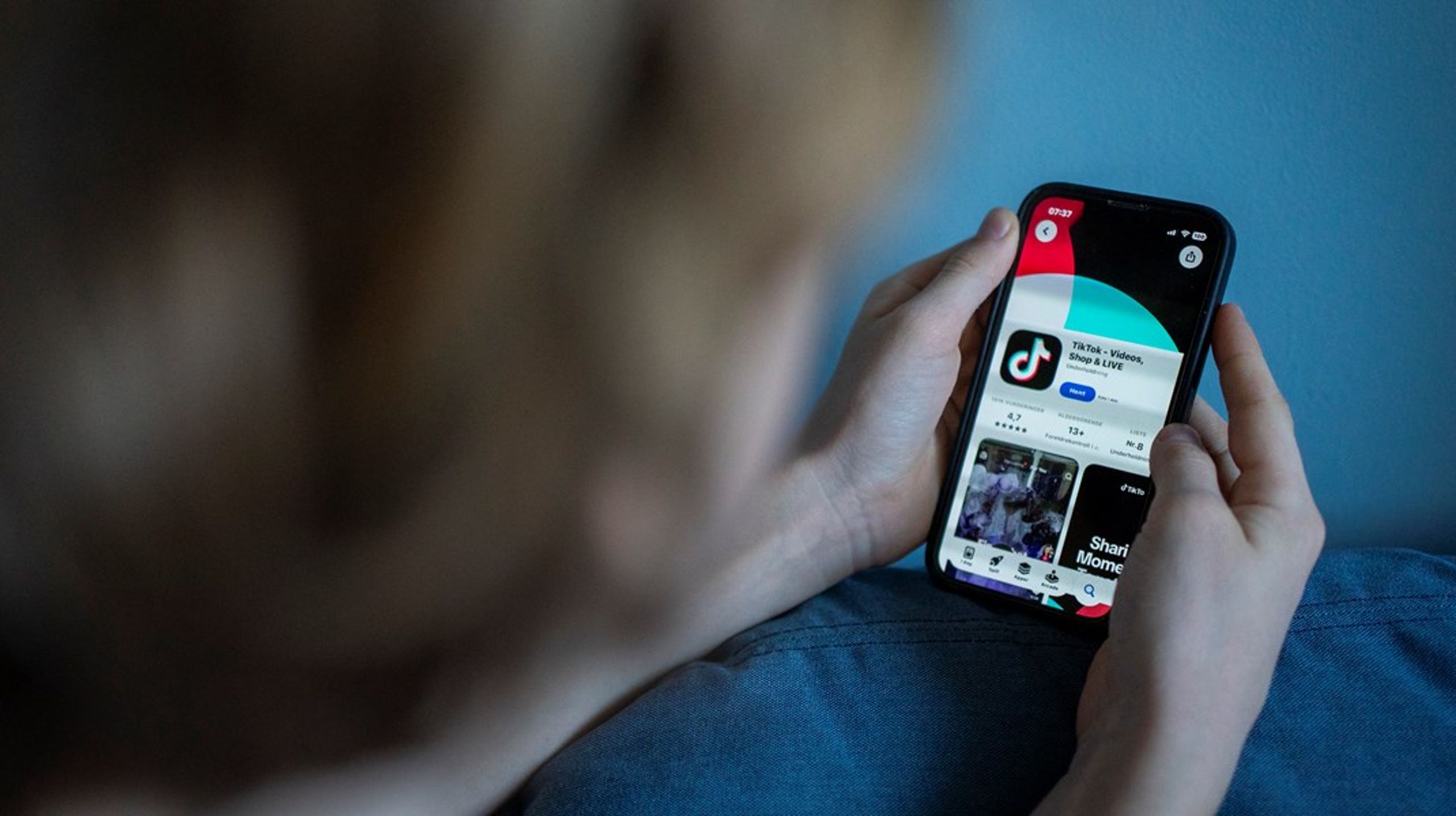 I och med att många unga har Tiktok som en källa för politiskt innehåll har också partierna börjat fokusera mer på kanalen.