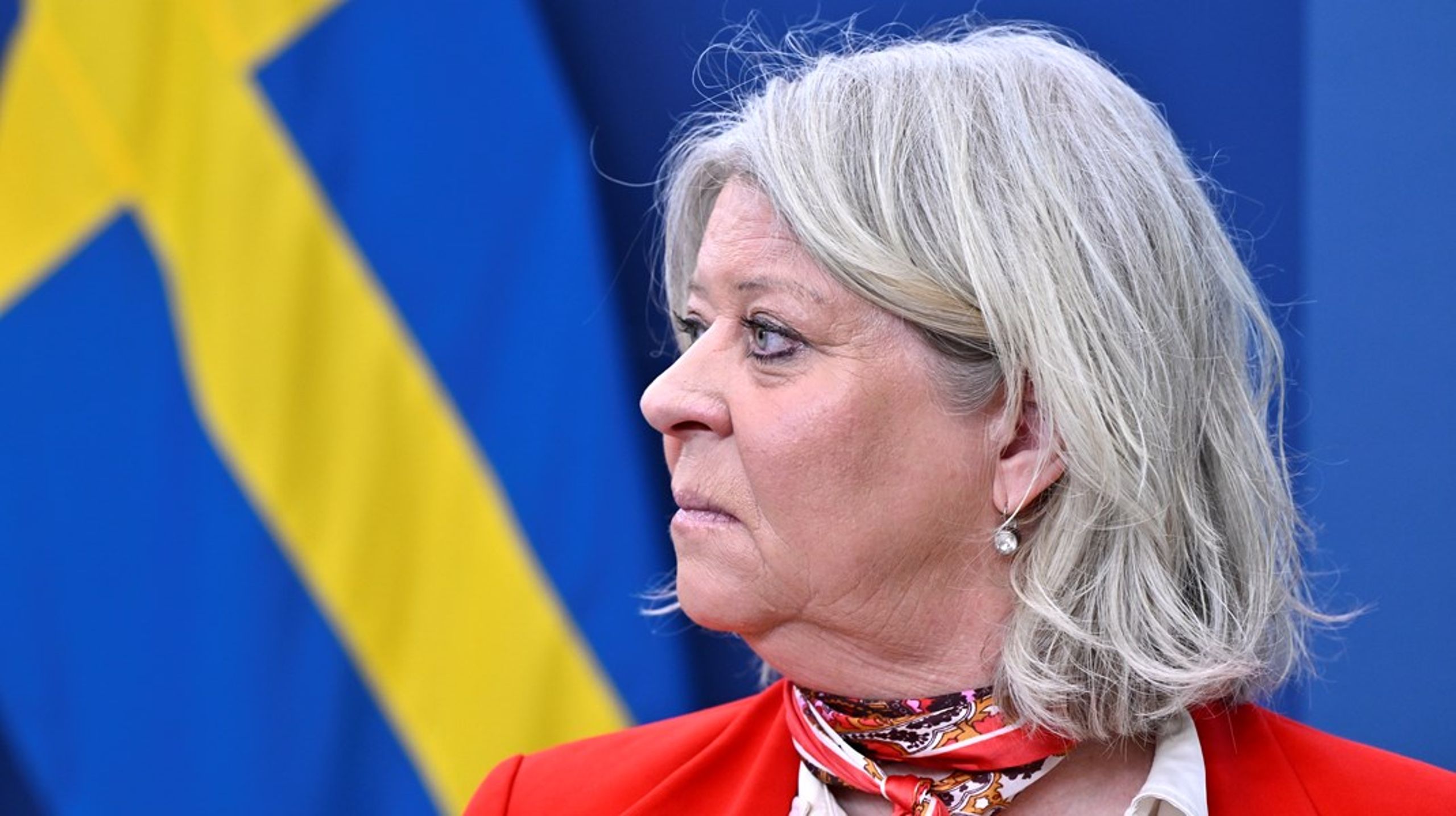 Socialtjänstmnister Camilla Waltersson Grönvall (M) har motiverat behovet av mellantvång med att föräldrar tackar nej till insatser. Men kritikerna tycker att ministern har för bråttom.