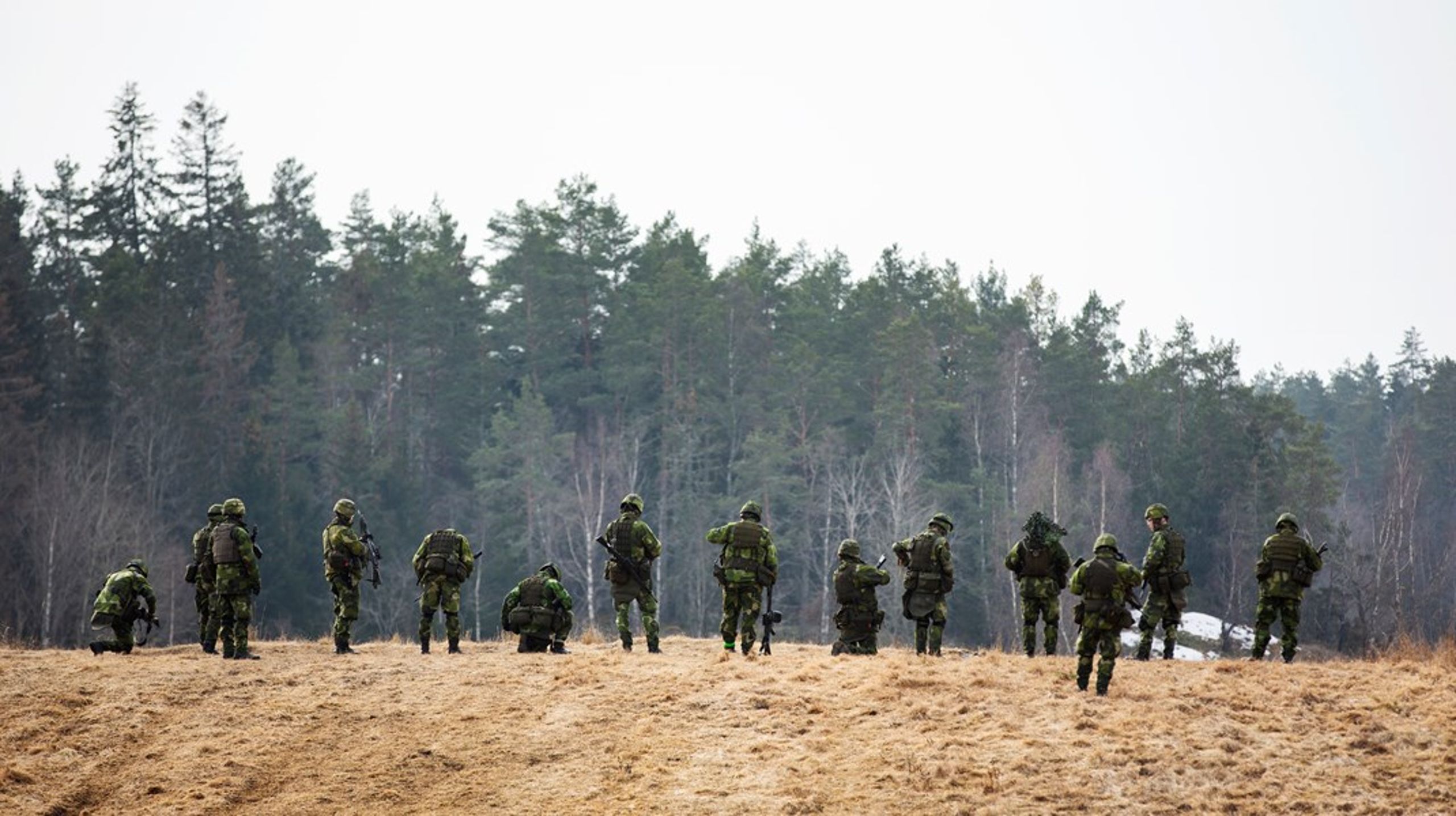 ”Försvaret byggs inte av materiel, utan av människor och i dag är det för få som väljer att stanna kvar”, skriver debattören.&nbsp;