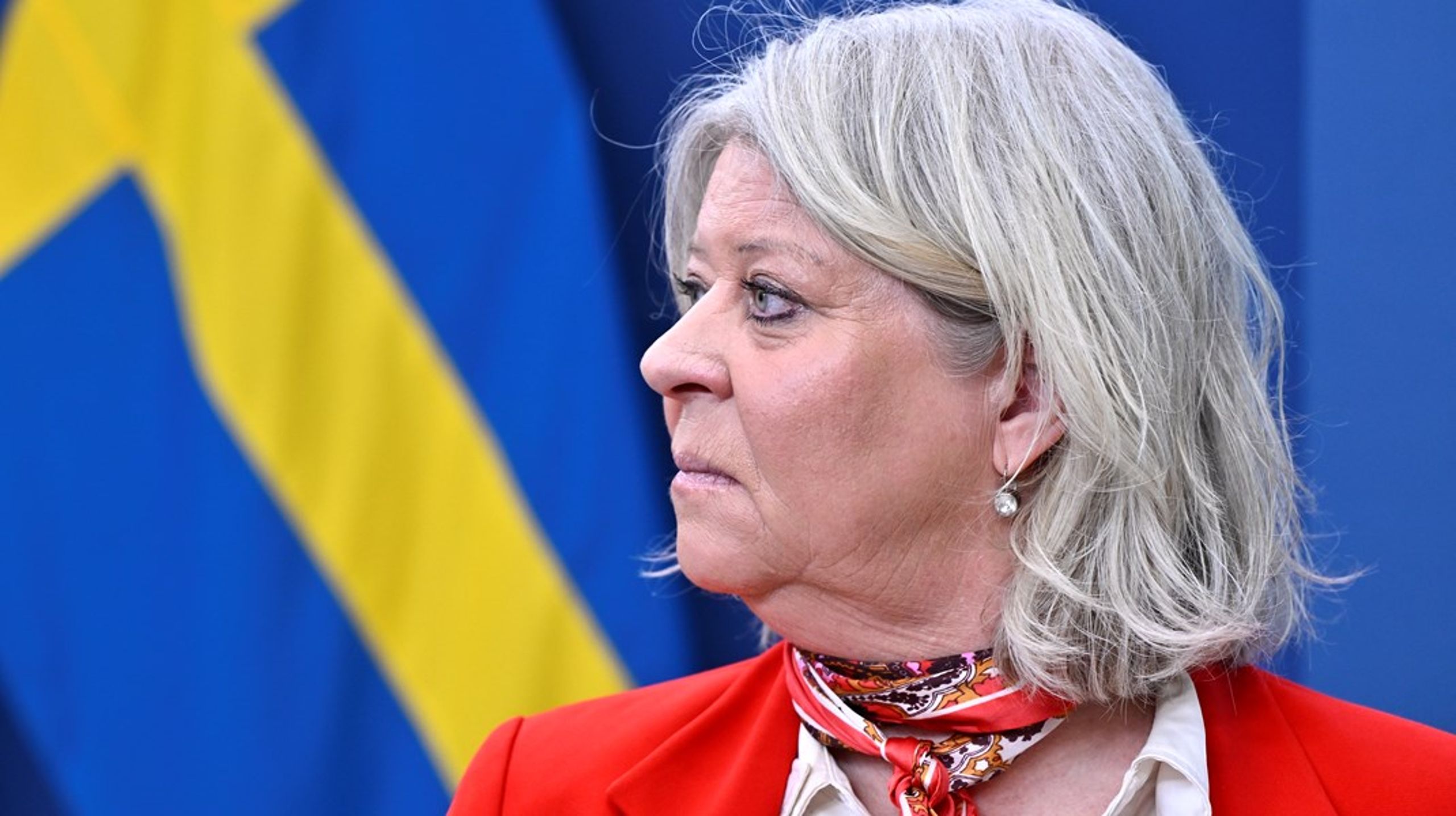 Socialtjänstminister Camilla Waltersson Grönvall (M) vill införa fler administrativa krav på jour- och familjehem – vilket debattören avråder ifrån.