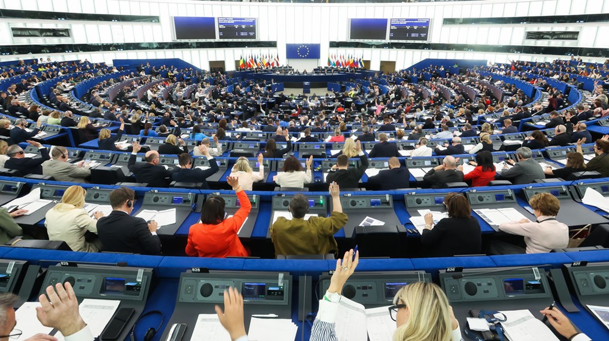 För hög budget och nya intäkter direkt till EU-budgeten var röda skynken för flera av de svenska ledamöterna. Men alla svenskar höll inte med. "De som
trots världsläget står fast vid en sådan position, de är ju svaren skyldiga", sade Alice Bah Kuhnke (MP).&nbsp;