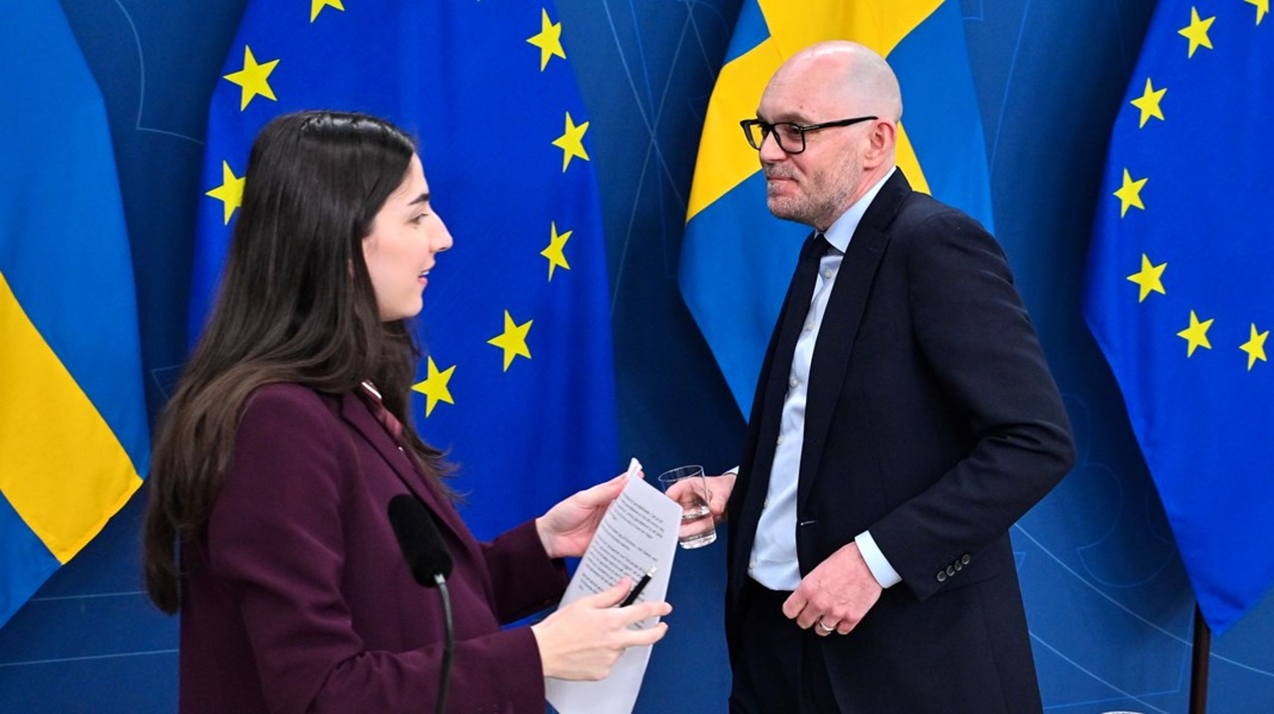 När kommer den stora utredningen om klimatpolitiska styrmedel? Blir det vikarierande klimatminister Britz som tar emot den på utsatt dag nästa vecka eller hinner ordinarie klimatminister Pourmokhtari till och med tillbaka från föräldraledigheten?