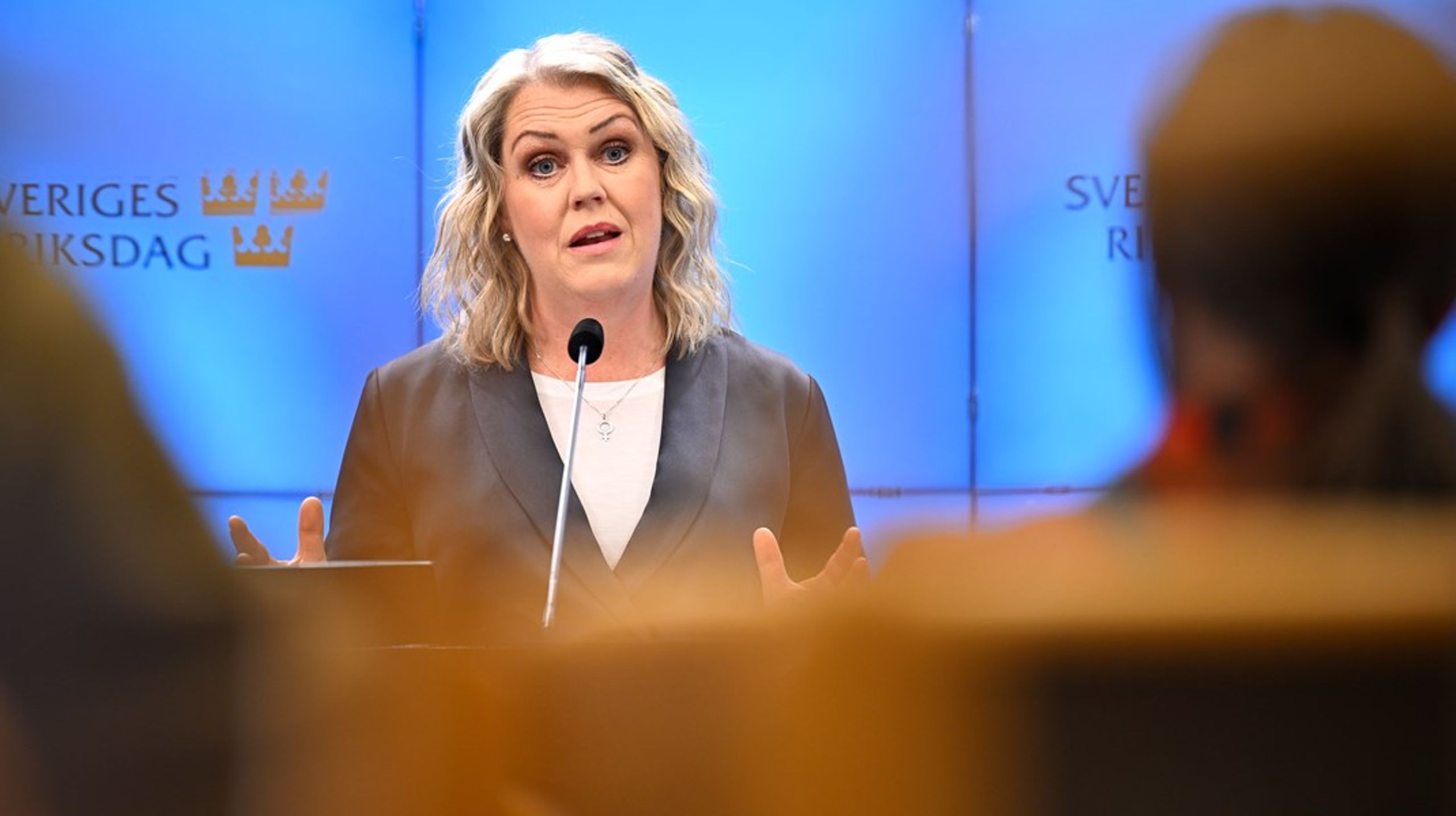 Lena Hallengren vet inte hur vägen framåt ser ut. I nästa vecka kommer alla riksdagsledamöter behöva vara på plats för votering.