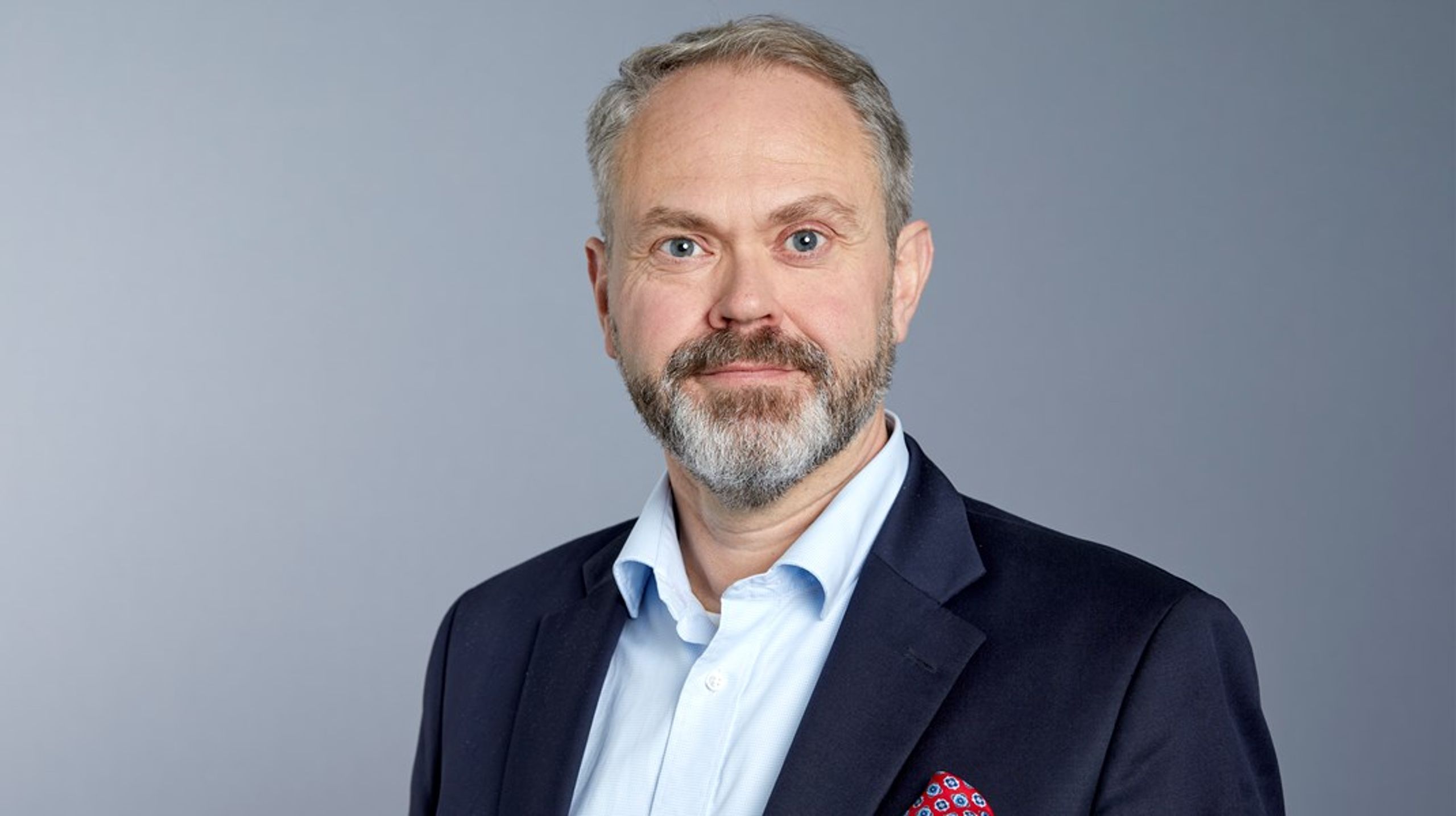 Nicklas Lagrell får en månadslön på över 100 000 kronor, visar beslutet från regeringen.