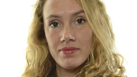 V vill att regeringen backar om assistansminskning