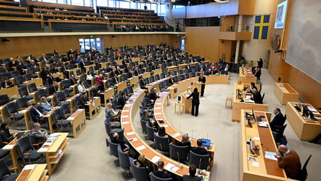 S och SD ger regeringen bakläxa