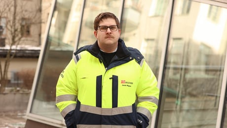 Byggnads-topp avsatt efter förtroendekris