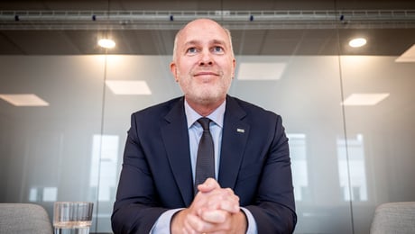 ISP:s generaldirektör får förlängt till i sommar
