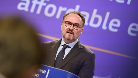 Gröna kursen ligger fast – men krisen tvingar EU till ”tillfälligt och riktat” stöd för svart energi