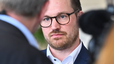 V: Spionmyndigheten kommer inte läggas ned av en rödgrön regering