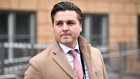 SD-topp lämnar in passerkort