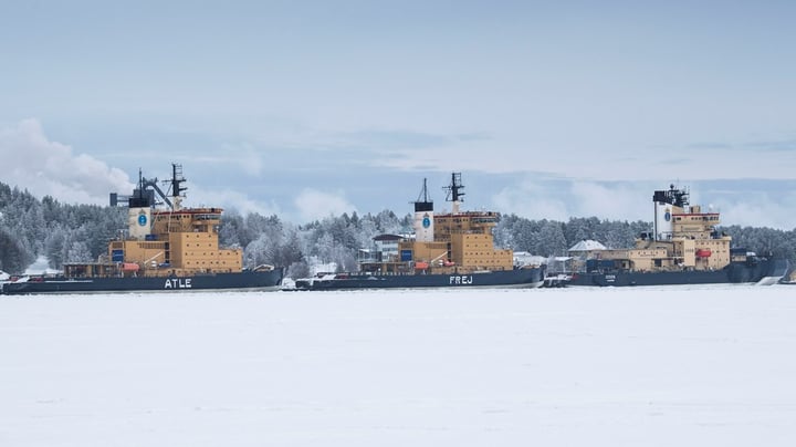 M: Ge isbrytarna en tydlig roll i totalförsvaret