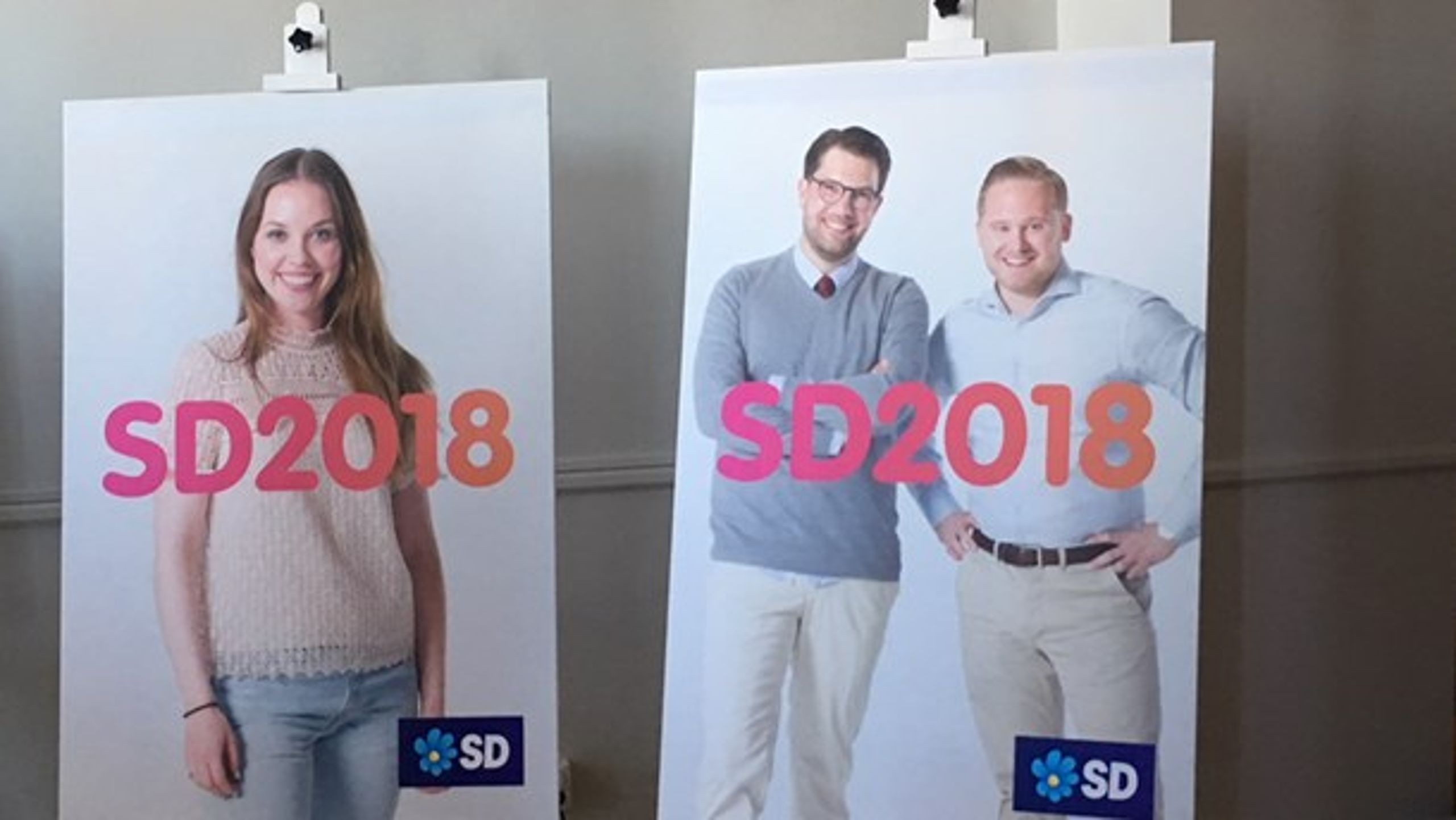 Två av Sverigedemokraternas valaffischer med budskapet "SD2018".