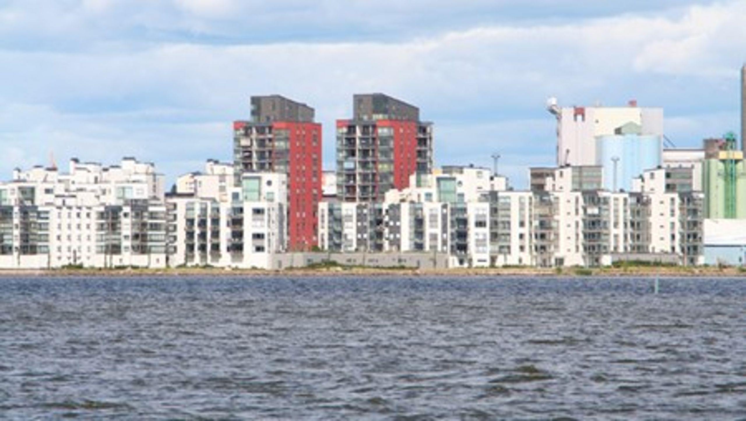 I Västerås och andra storstäder ökar bostadspriserna och bygger på hushållens skuldberg. EU-kommissionen varnar för en bostadsbubbla.