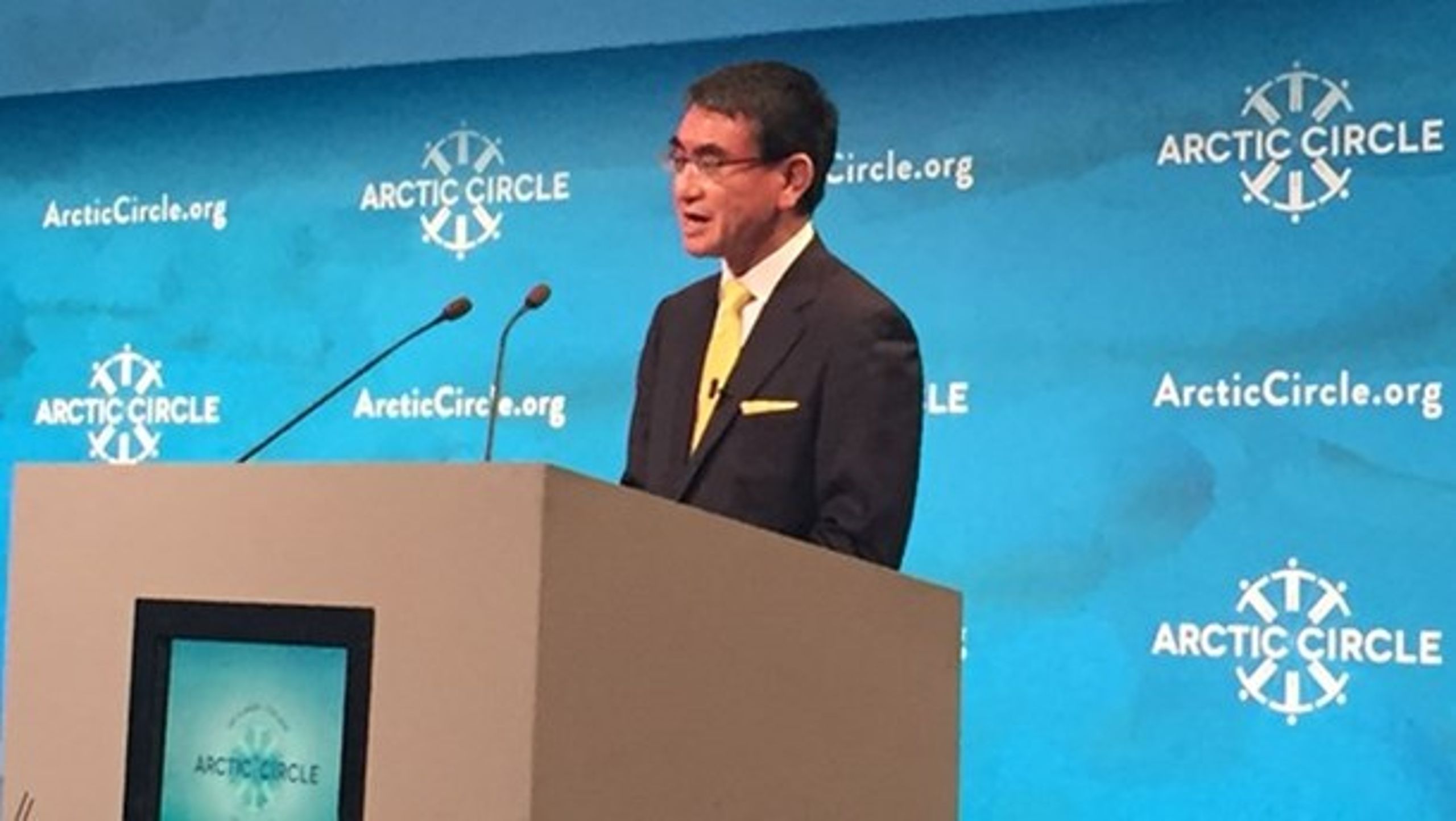 Japans utrikesminister&nbsp;talar på Arctic Circle-konferensen i&nbsp;Reykjavik.