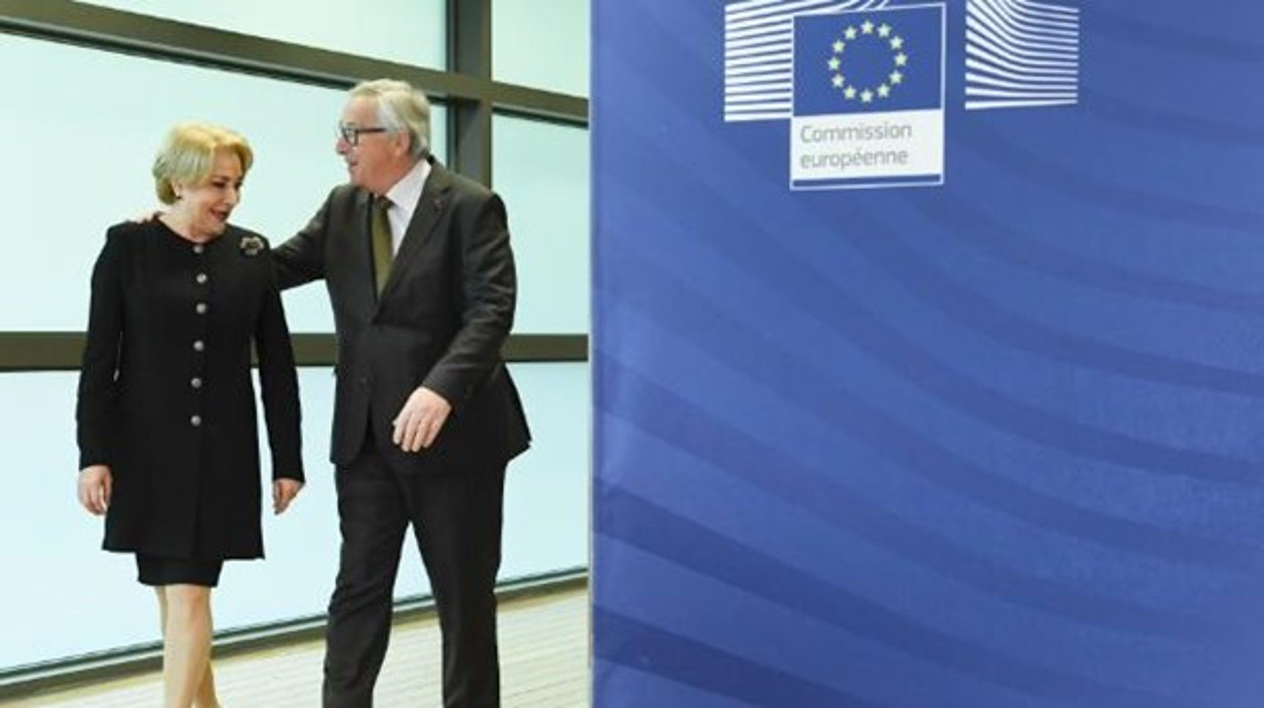 Kommissionsordförande Jean-Claude Juncker har ställt sig frågande till om Viorica Dăncilă är redo att ta över EU-skutan. <br>