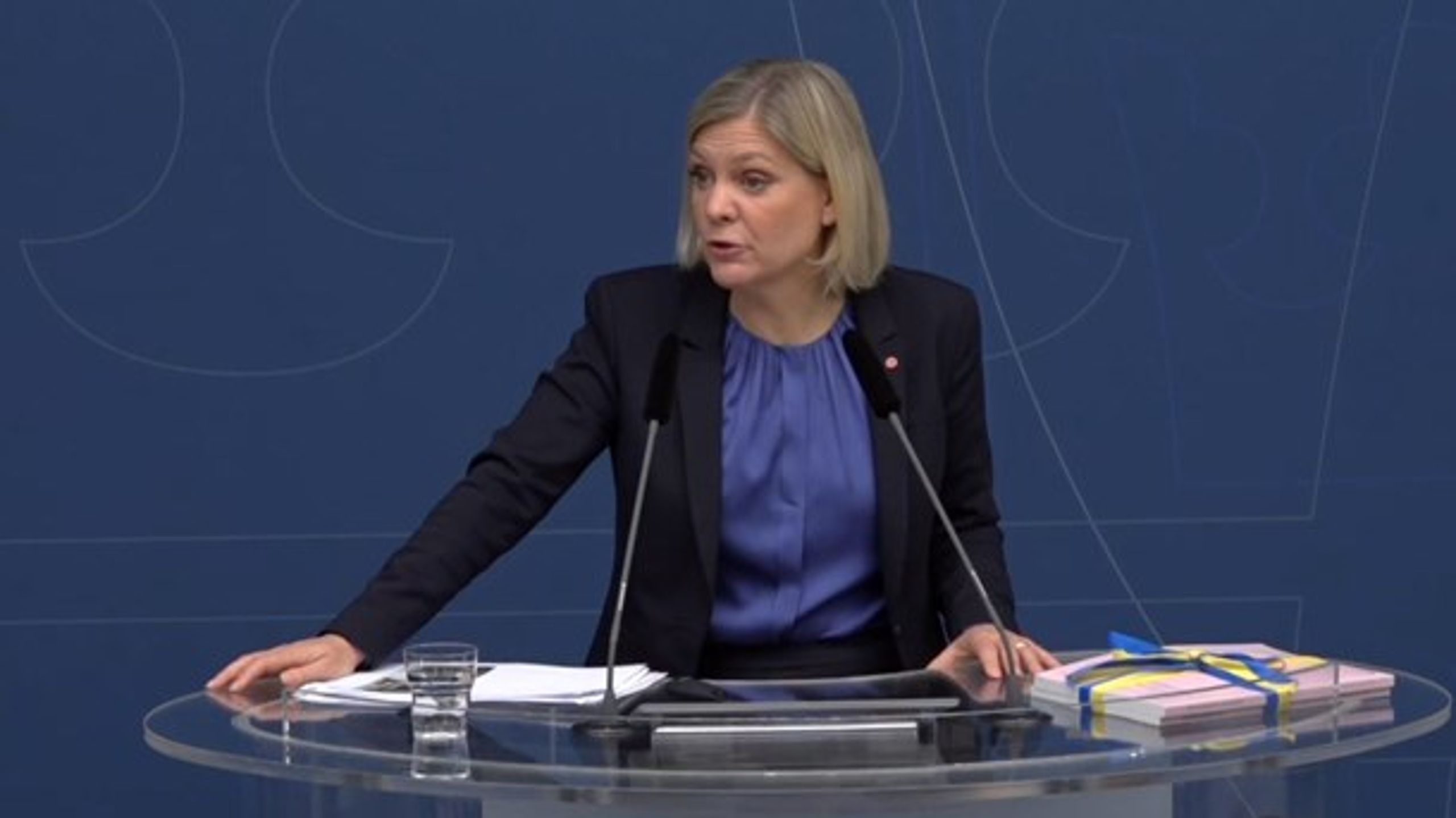 Finansminister Magdalena Andersson (S) vid morgonens pressträff.