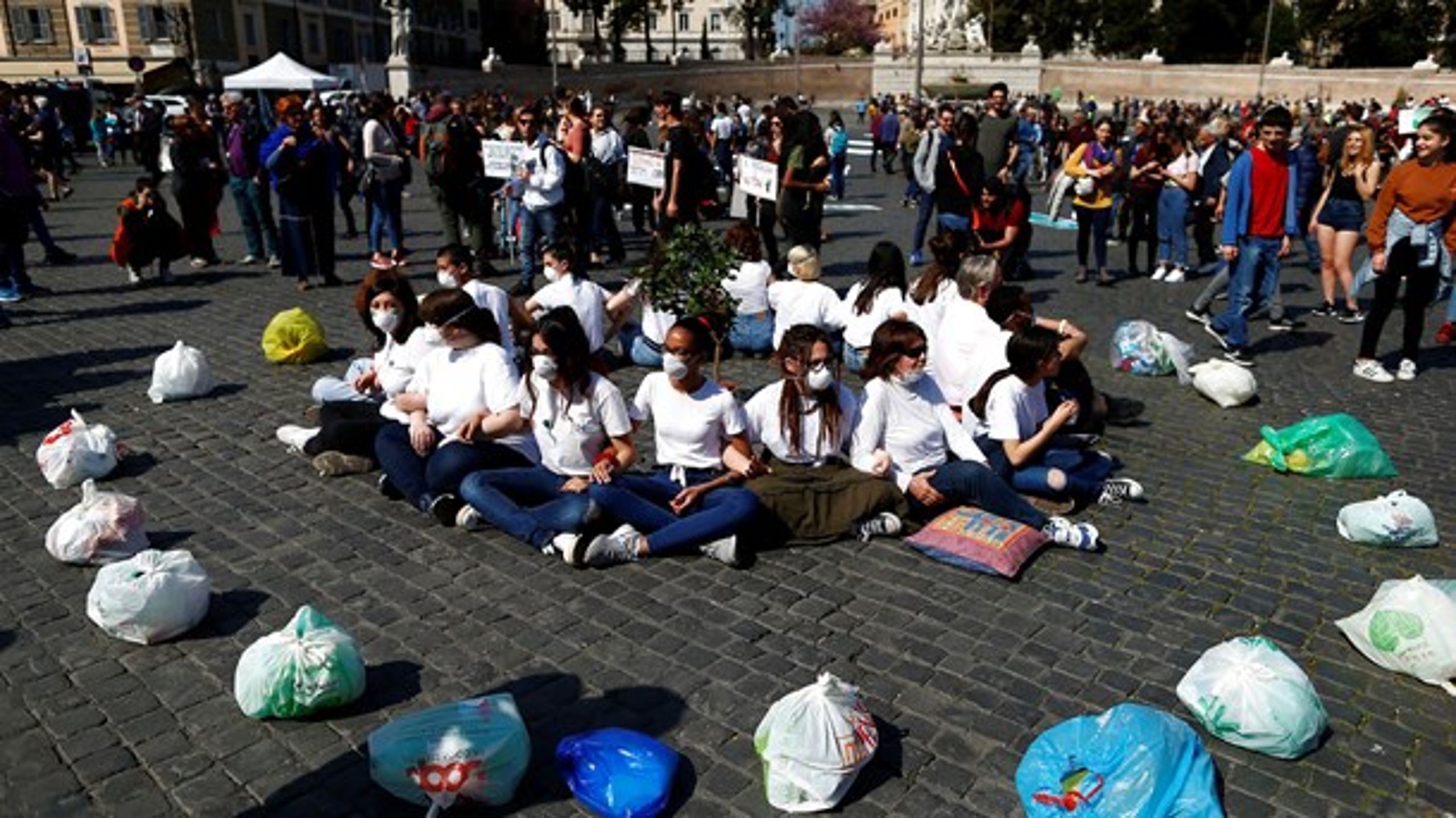 Italienska studenter demonstrerar för kraftfulla klimatåtgärder i samband med att Greta Thunberg besökte Rom tidigare i april.