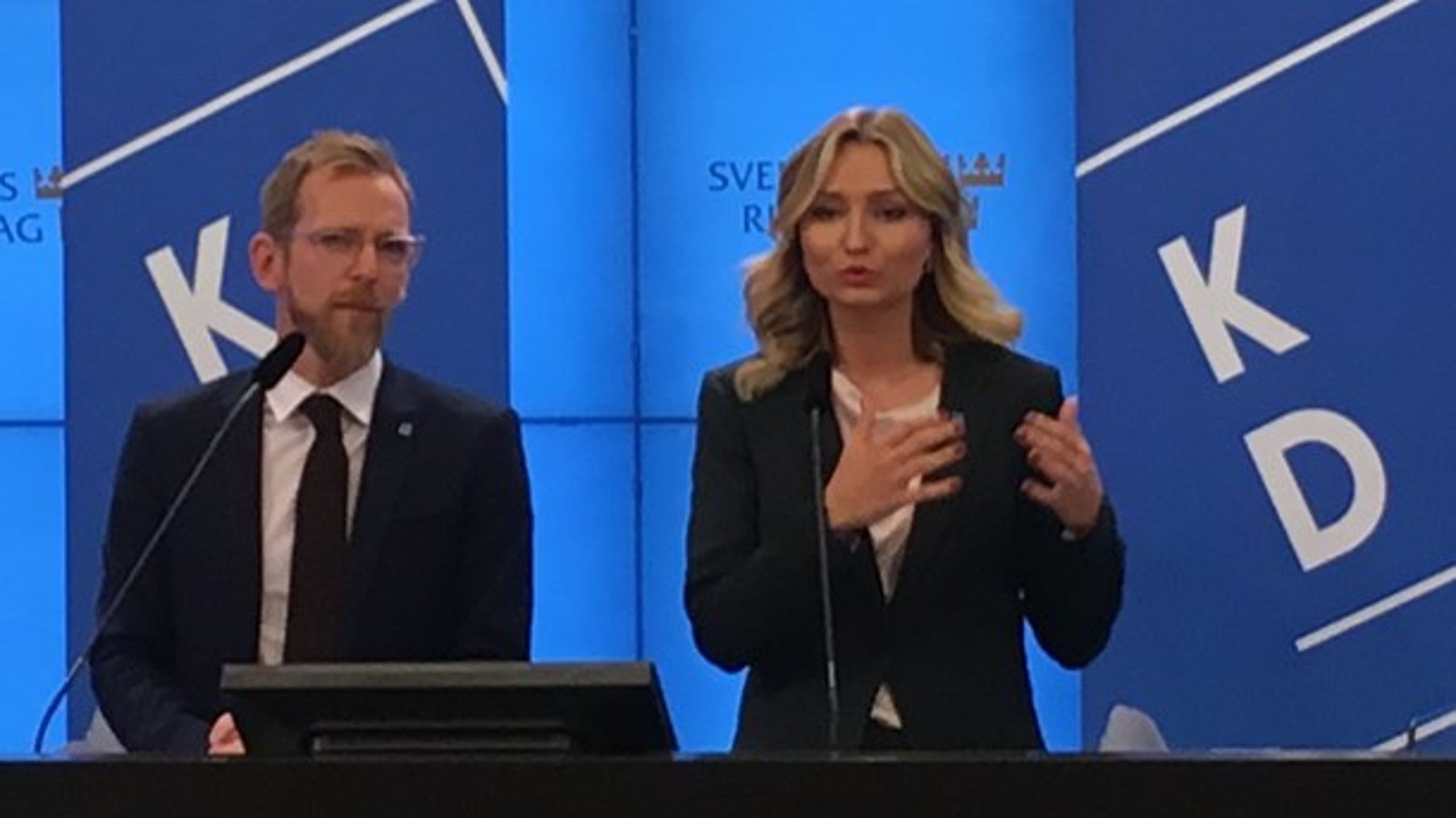 Kristdemokraternas ekonomisk-politiska talesperson Jakob Forssmed och partiledare Ebba Busch Thor vid presentationen av budgetmotionen i riksdagen.