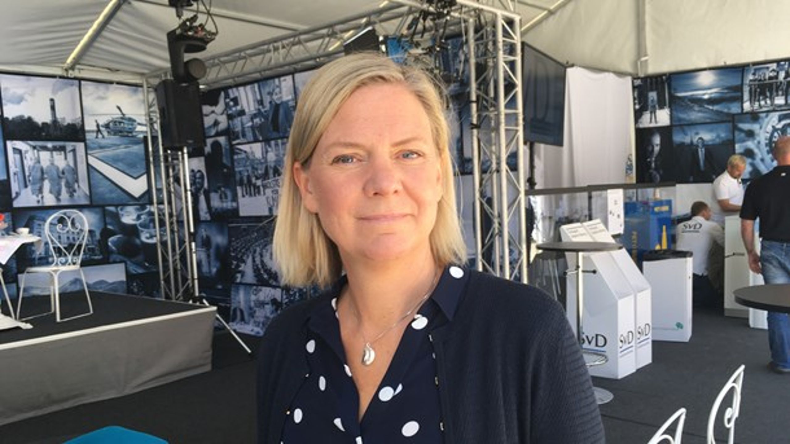 Finansminister Magdalena Andersson vill slopa överskottsmålet. Nej, säger Moderaterna. Låt oss diskutera ramverket, svarar C.