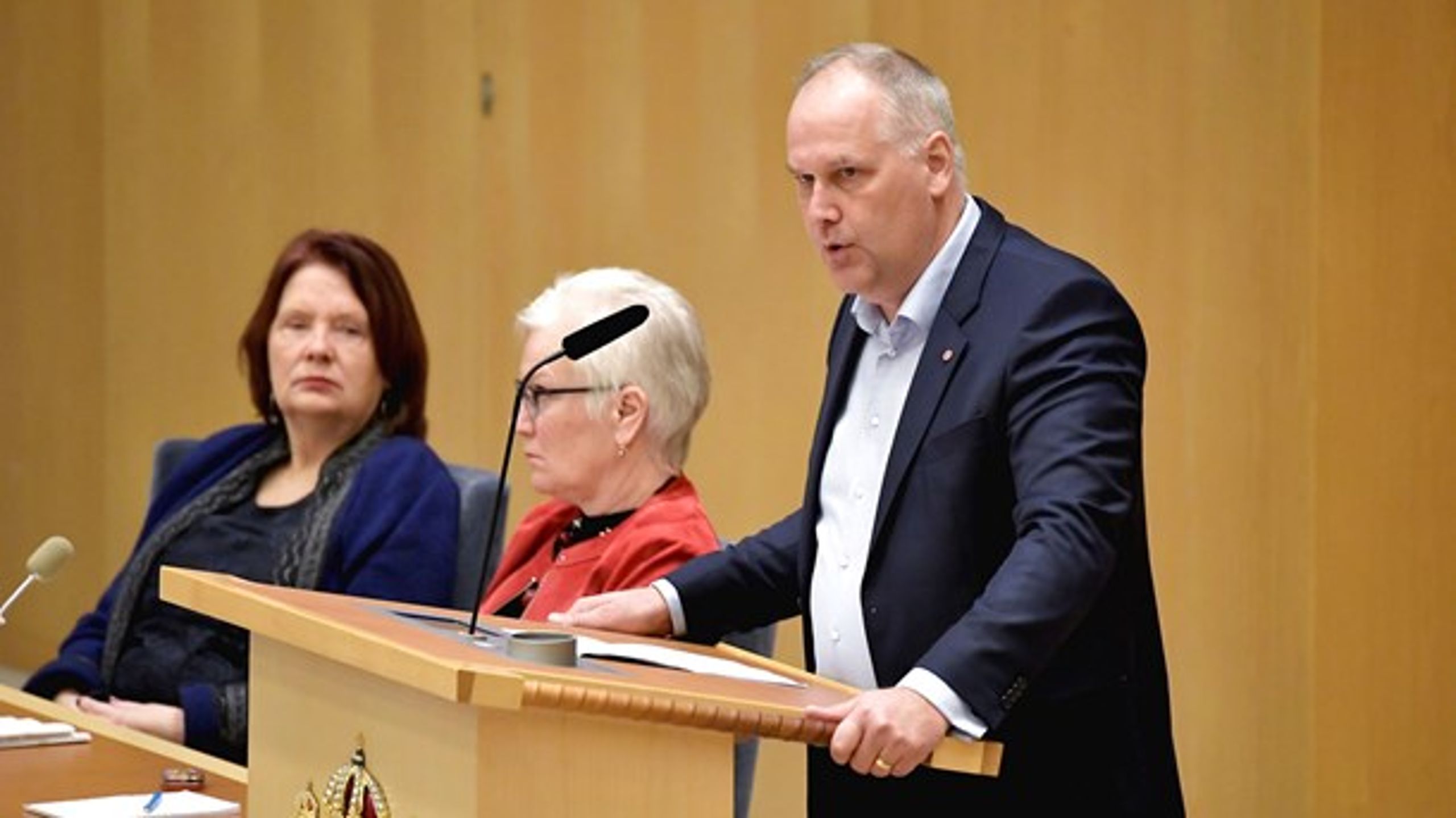 Jonas Sjöstedt (V) vid onsdagens partiledardebatt. Senare samma dag meddelade han sin avgång.